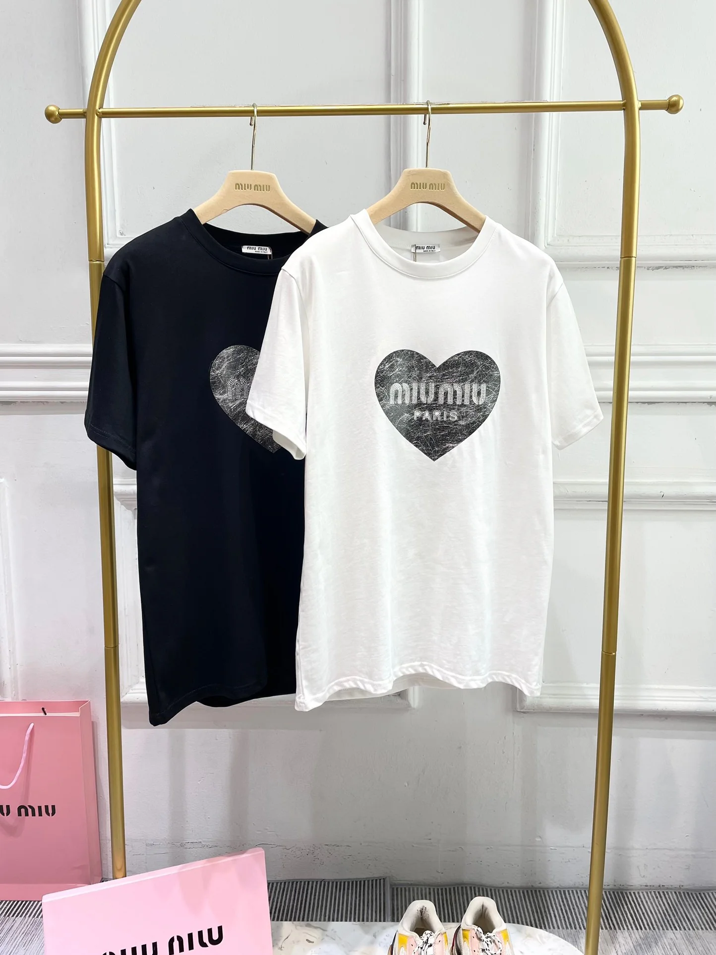 Miu Miu-2404 Хлопковая футболка с коротким рукавом и круглым вырезом в форме сердца, свободного кроя, белая