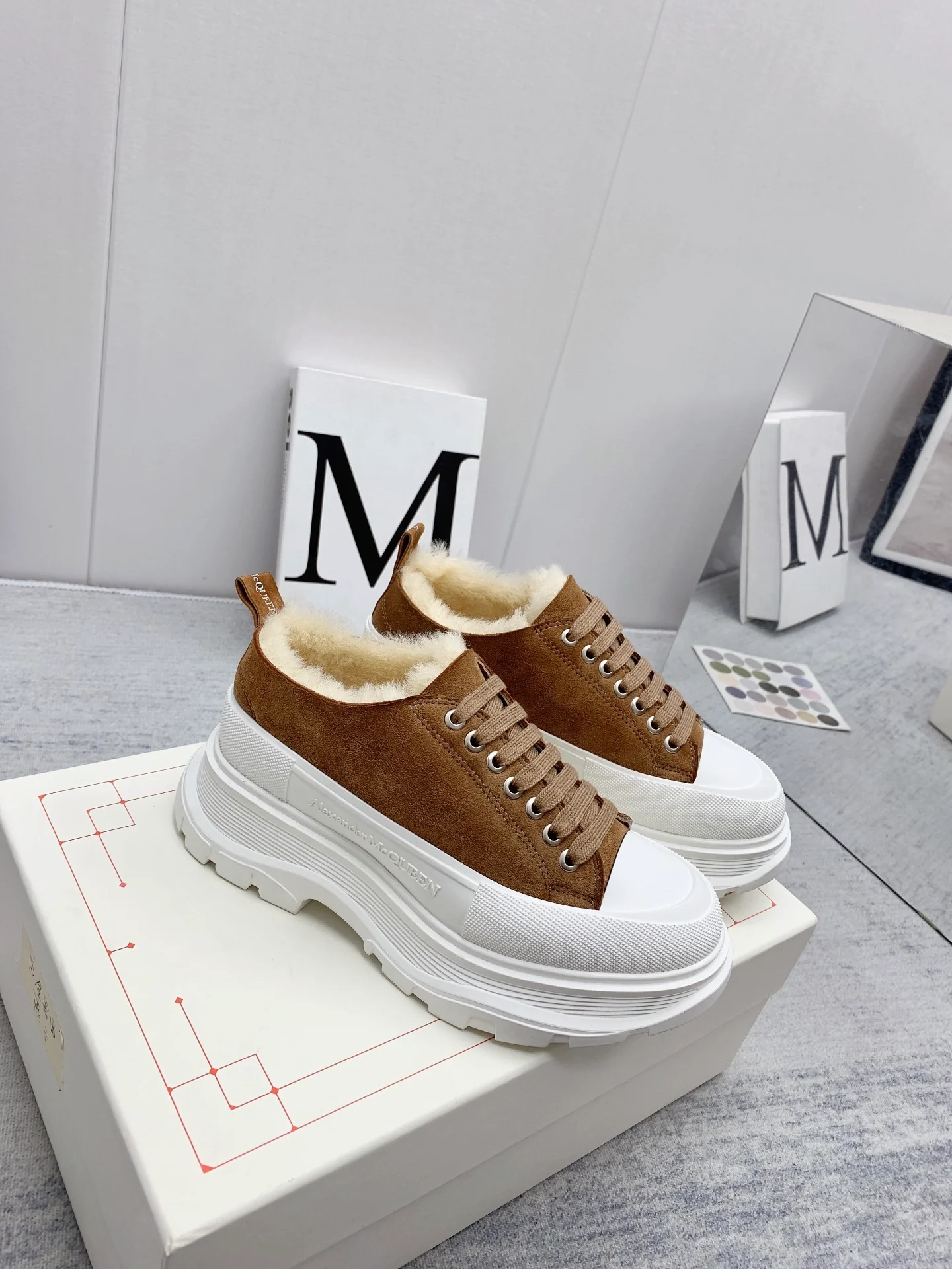 McQueen - Кроссовки с меховой отделкой - Модель унисекс