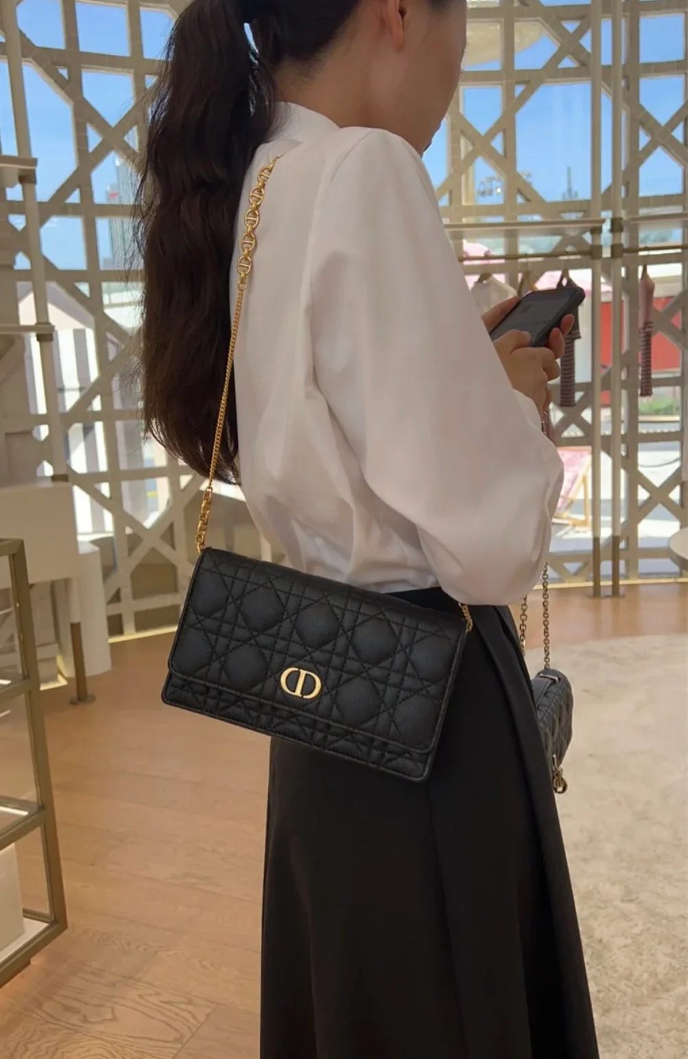 Сумка Dior Caro на цепочке - черная