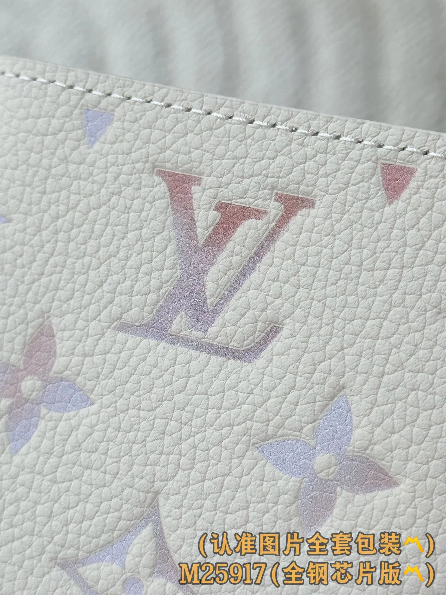 LV-m25917-Обложка для паспорта