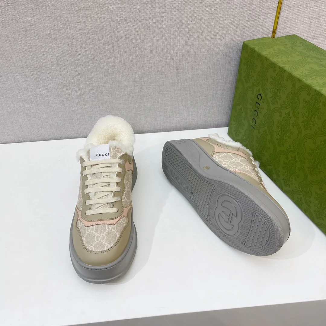 Gucci - Белые кроссовки на платформе с меховой отделкой