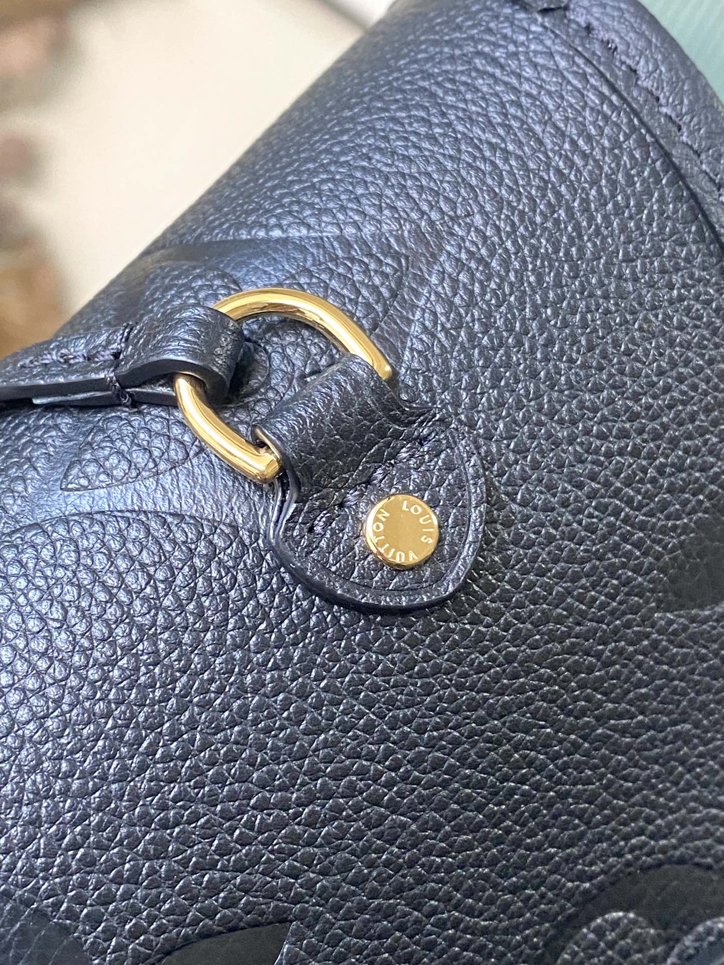 m45685-LV-neverfull-handbag-full embossed leather-black