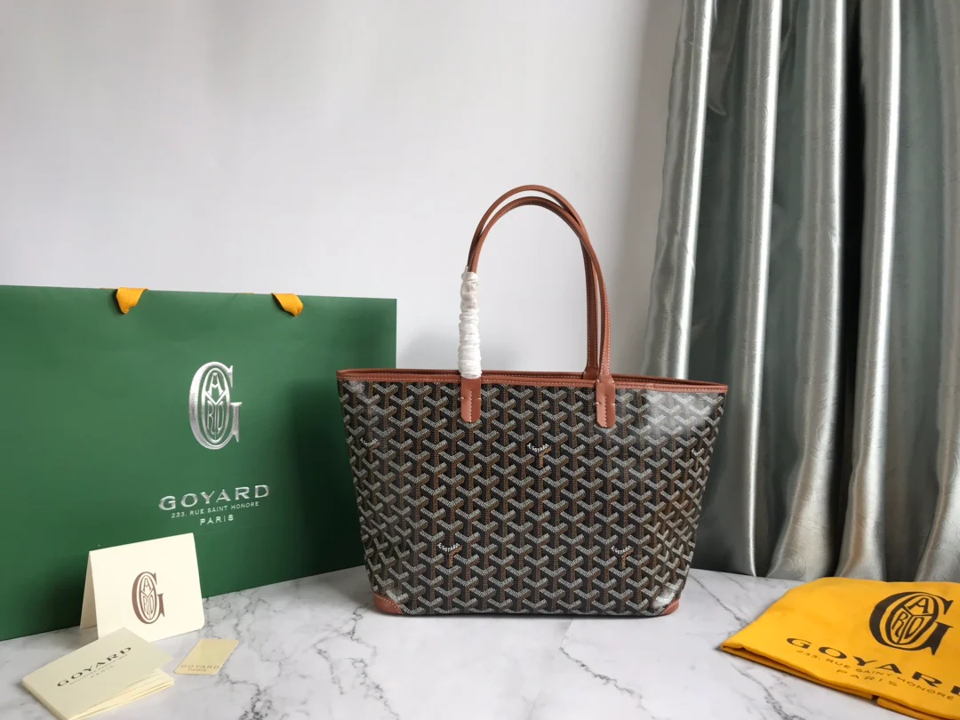 Маленькая сумка-тоут Goyard на молнии - темно-коричневая.