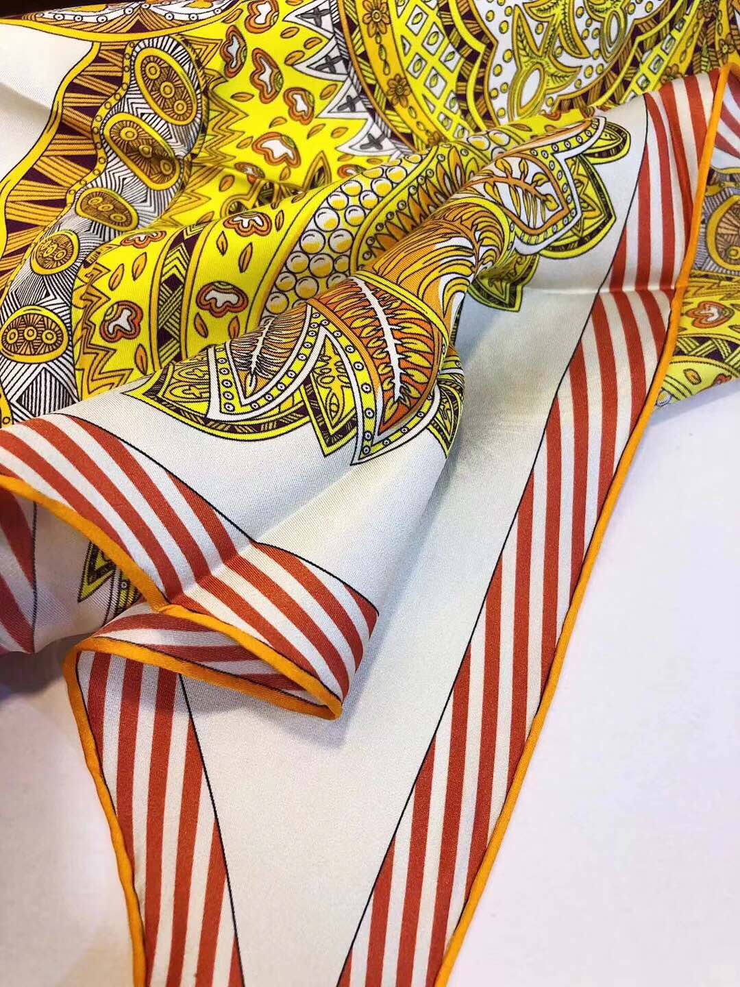 Hermes - Новейший шарф Garden Diamond - 100% - Твиловый шелк - 43-115 см