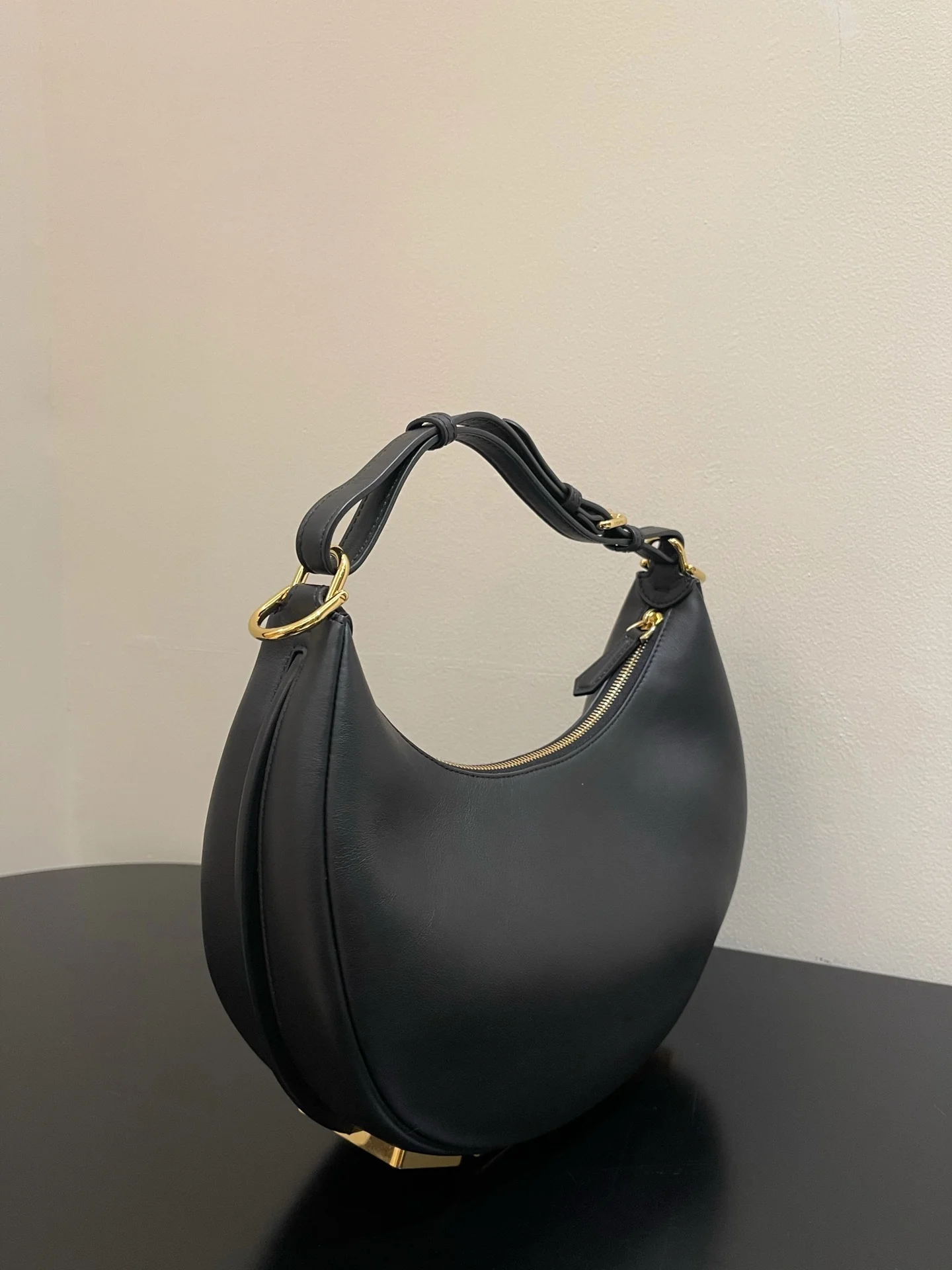 Fendi-fendigraphy - Маленькая черная кожаная сумка через плечо