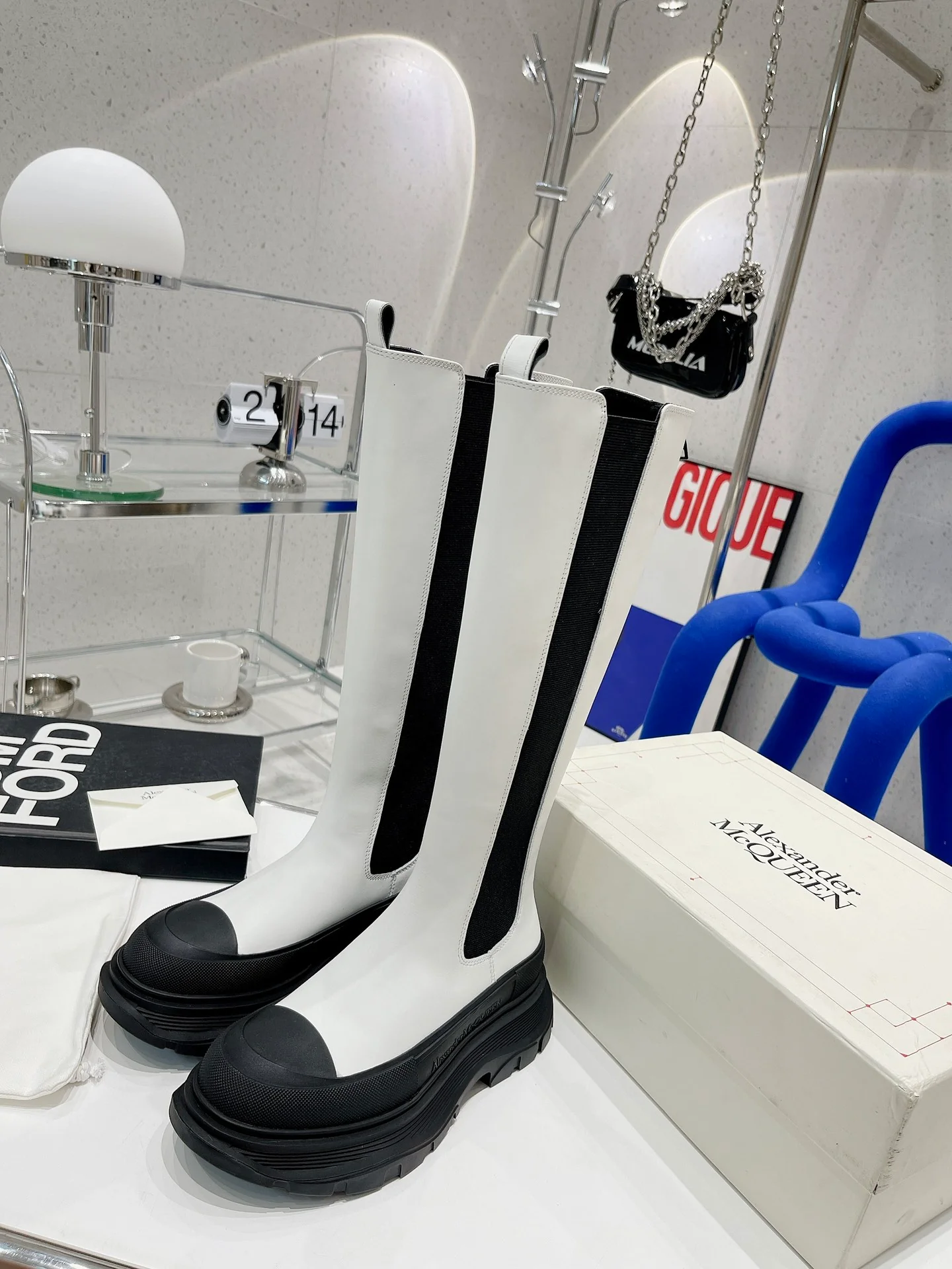 Коллекция McQueen 2022 года с подиума - Длинные сапоги - 1