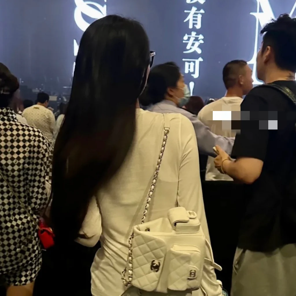 Chanel - Новая маленькая сумка через плечо Tank Duma - Два боковых кармана - Белая - 1