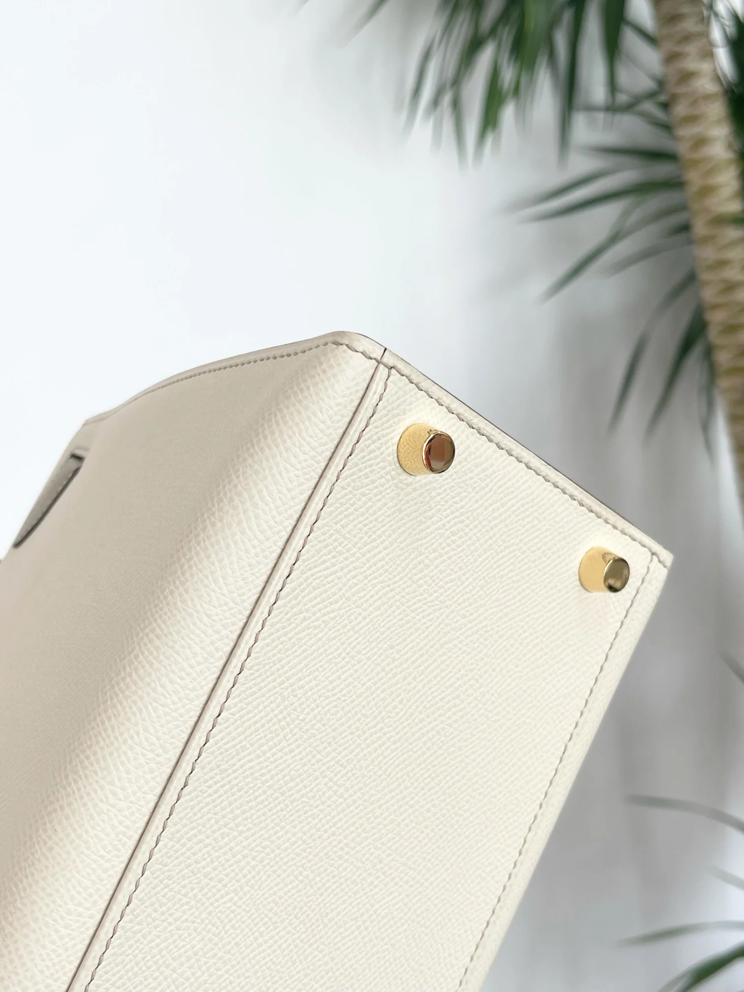 Тренч Hermes Kelly 28 Epsom Milkshake White с серым верхом - золотая пряжка - гравировка в виде подковы