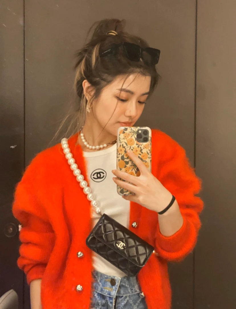 Маленькая сумочка Chanel с жемчужной цепочкой - 1 шт.