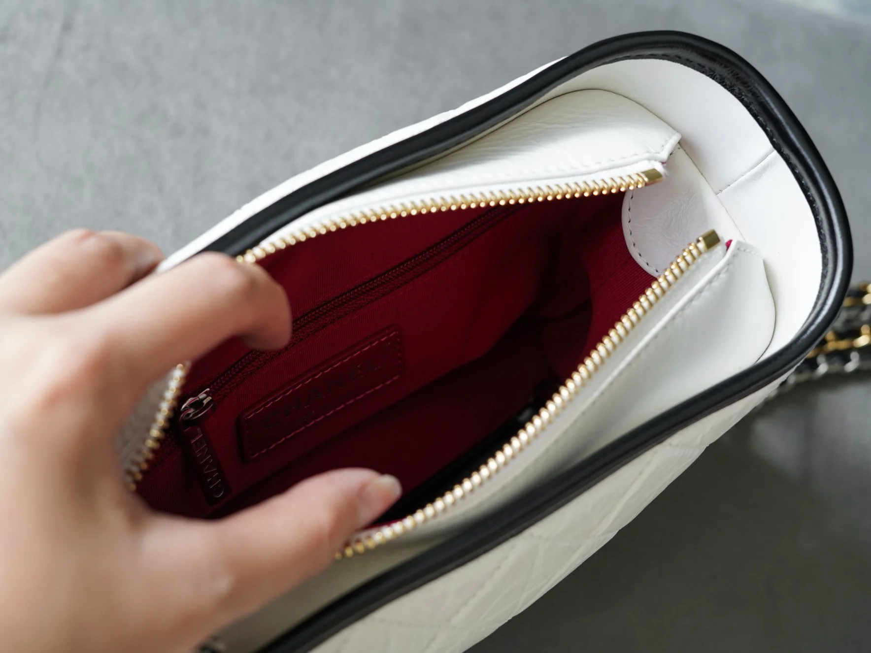 Сумка-хобо Chanel - белая, маленькая, 20 см