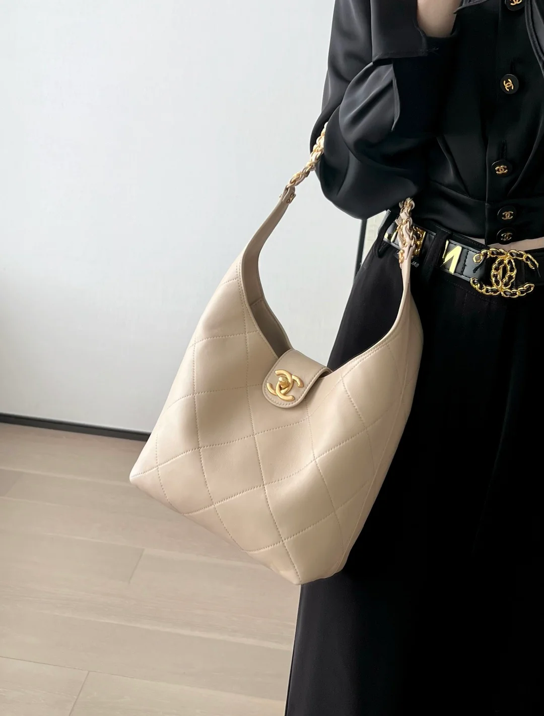 Chanel - ??? - Сумка в стиле хиппи ???? Маленькая - Светло-абрикосовый - Золотистая фурнитура