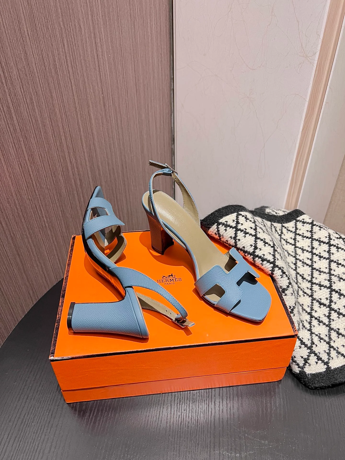 Босоножки на высоком каблуке Hermes - светло-голубые