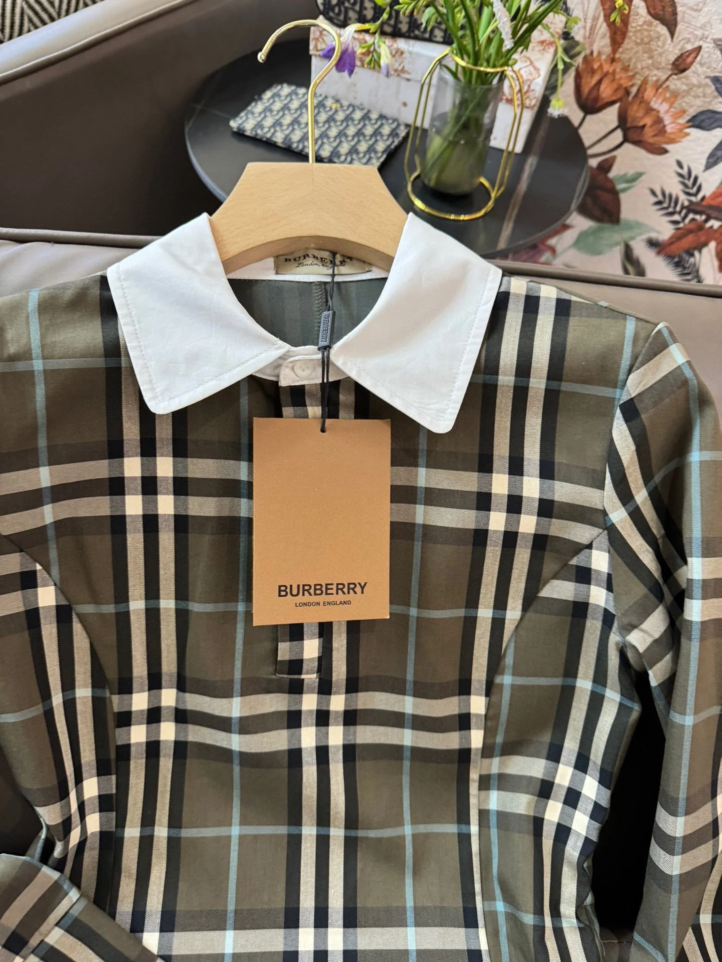 Платье Burberry 2403-24ss в клетку, оливково-зеленое.