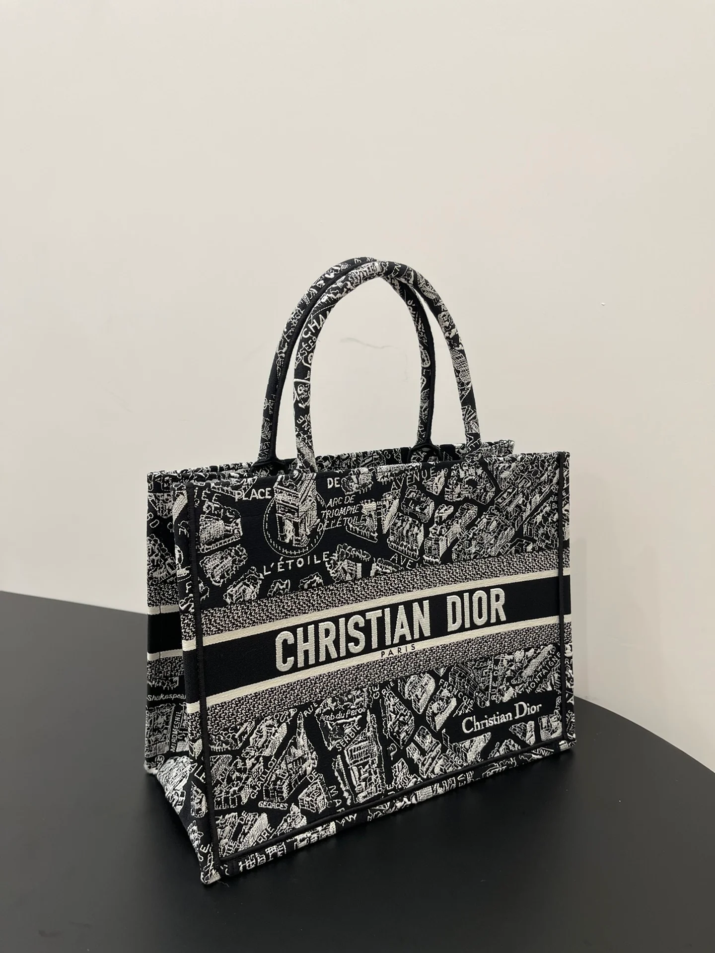 Сумка Dior Book Tote, средний размер, 36,5 см, летний сезон 23, черная.