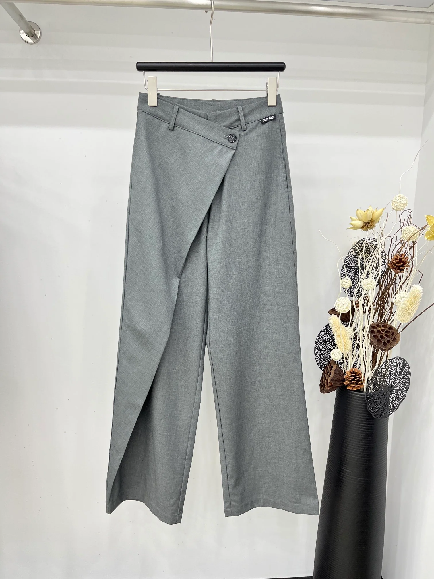 Miu Miu - 2404 - Новые брюки-платье с диагональной застежкой на пуговицы - Серые