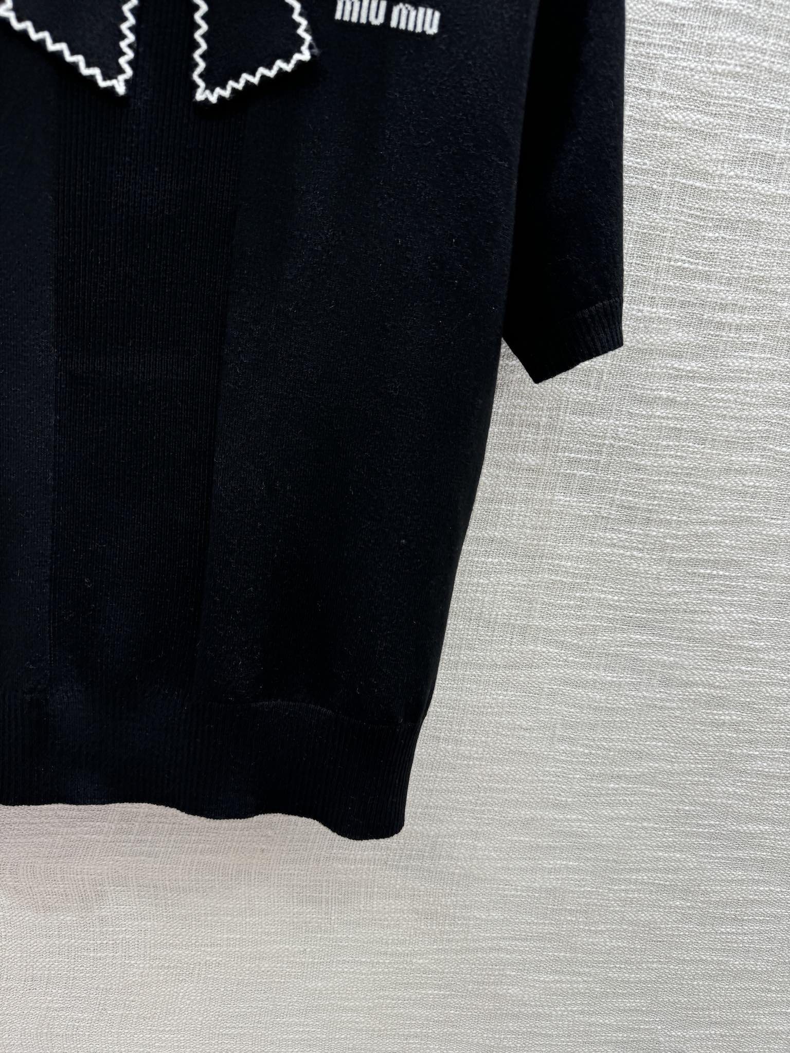 Miu Miu - 2404 - Трикотажная футболка с коротким рукавом и воротником 