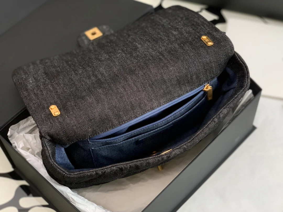 Сумка Chanel CF Chunky Chain Denim Shoulder Bag 2022 года, черная, 27 см.