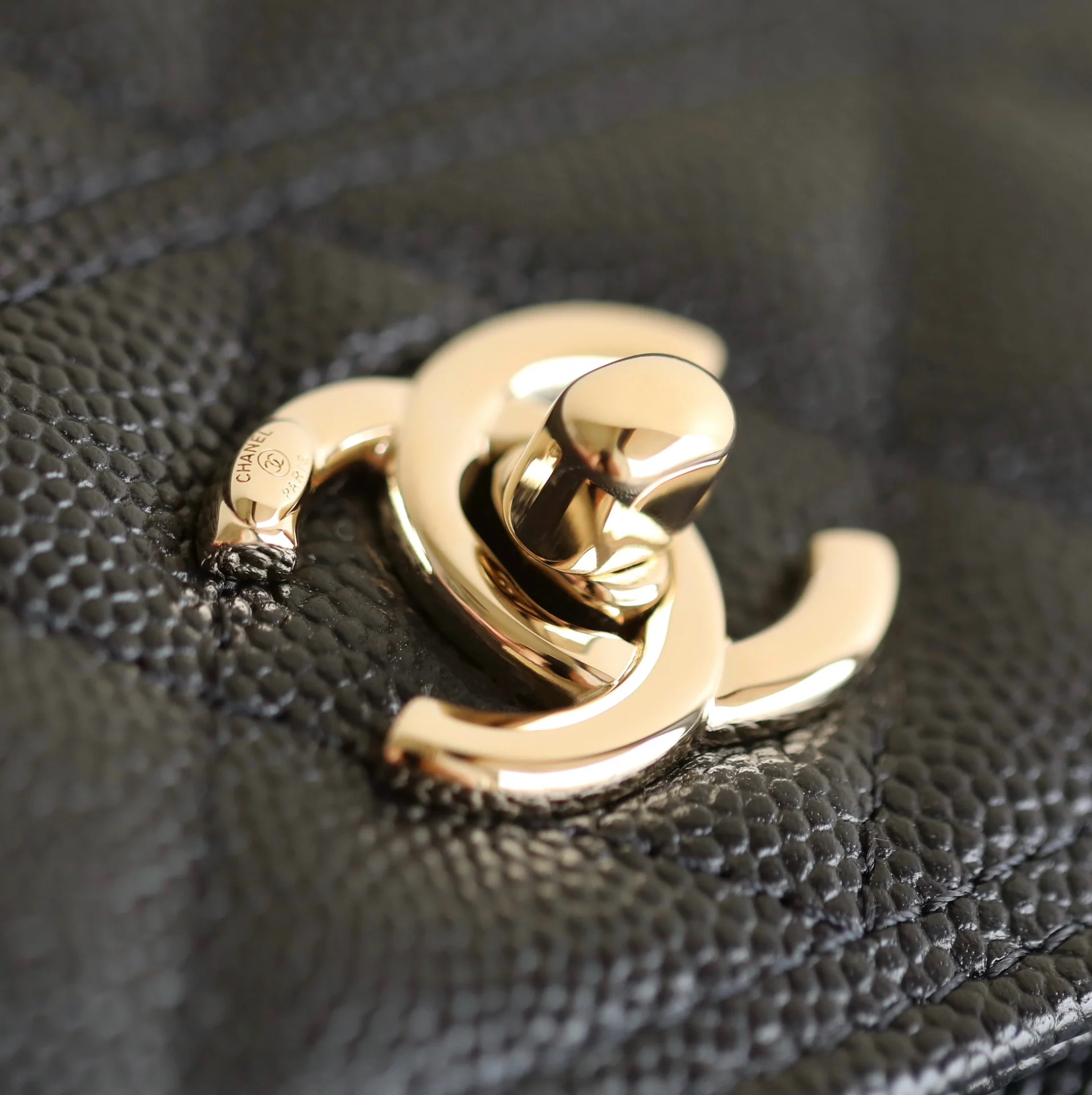 Рюкзак Chanel 25c Mailman - черный