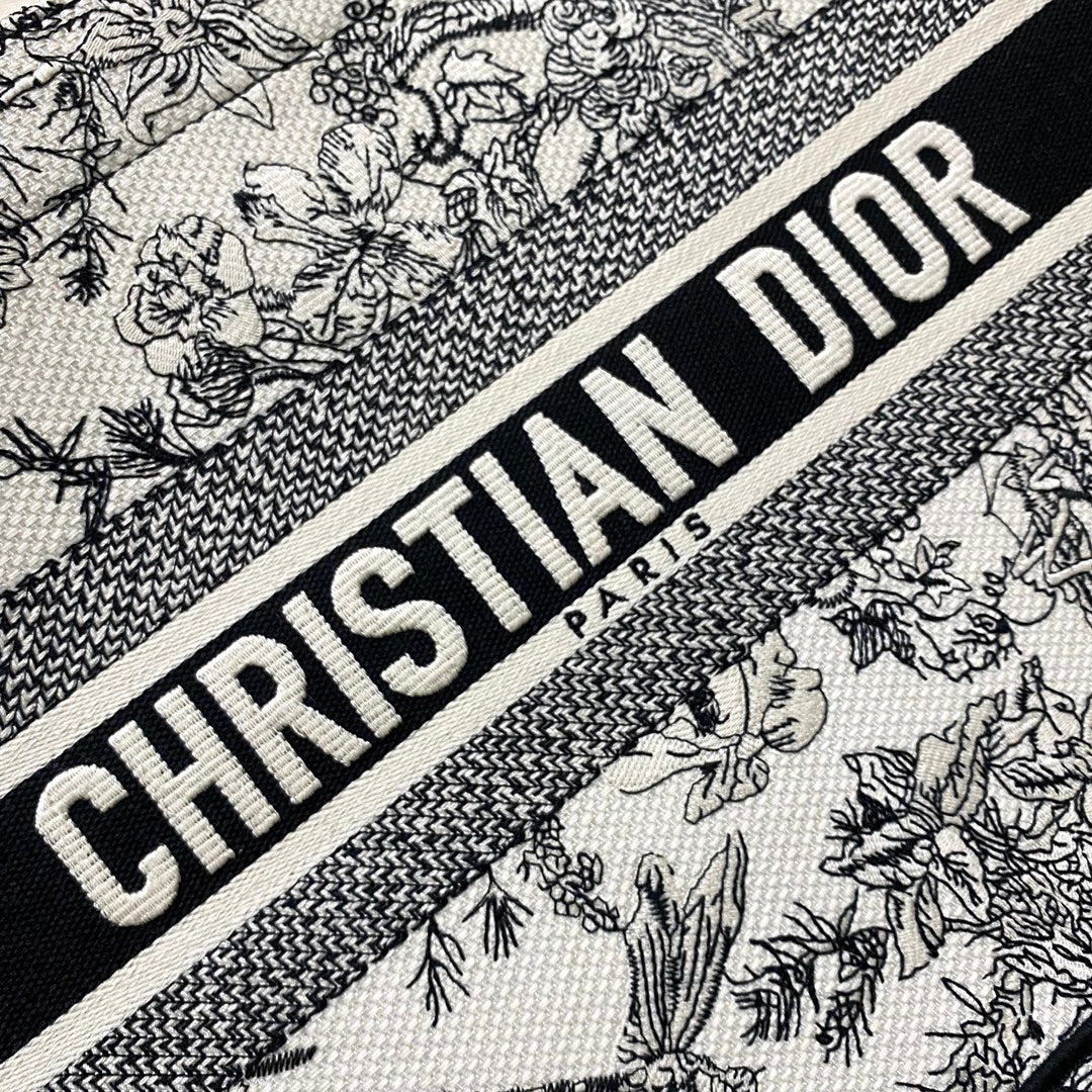 Сумка-тоут Dior Book Tote Small 36-5 см, черно-белый цветочный дизайн, для ранней весны.