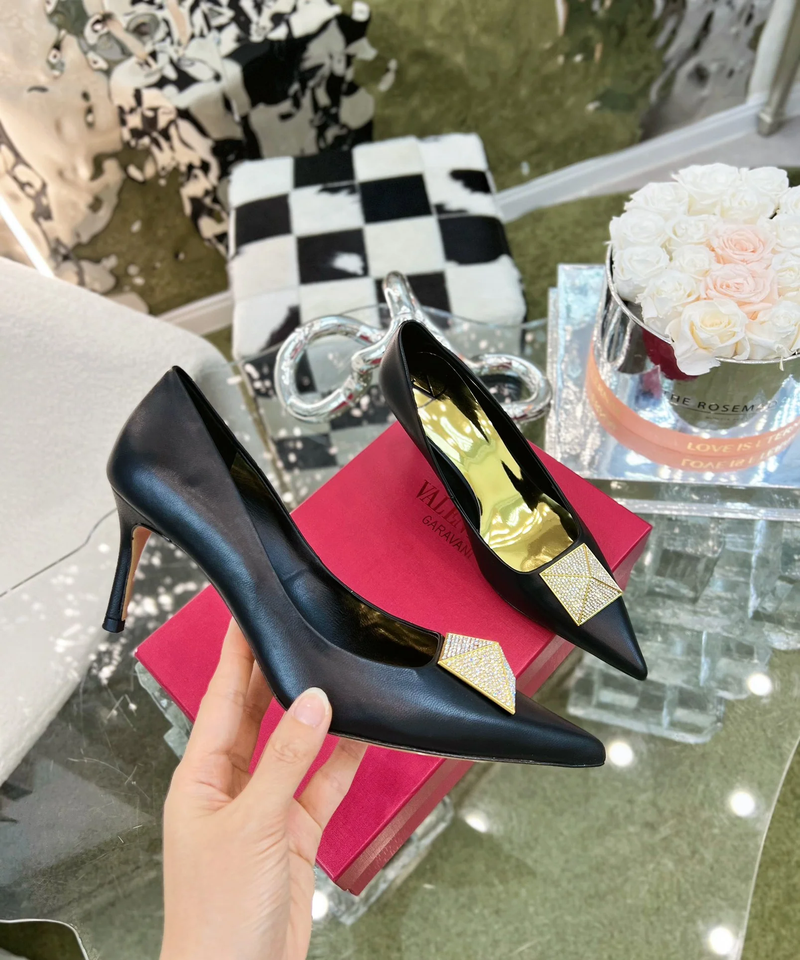 Valentino - Новинка начала осени 2022 года - Туфли на среднем каблуке с заклепками - 1