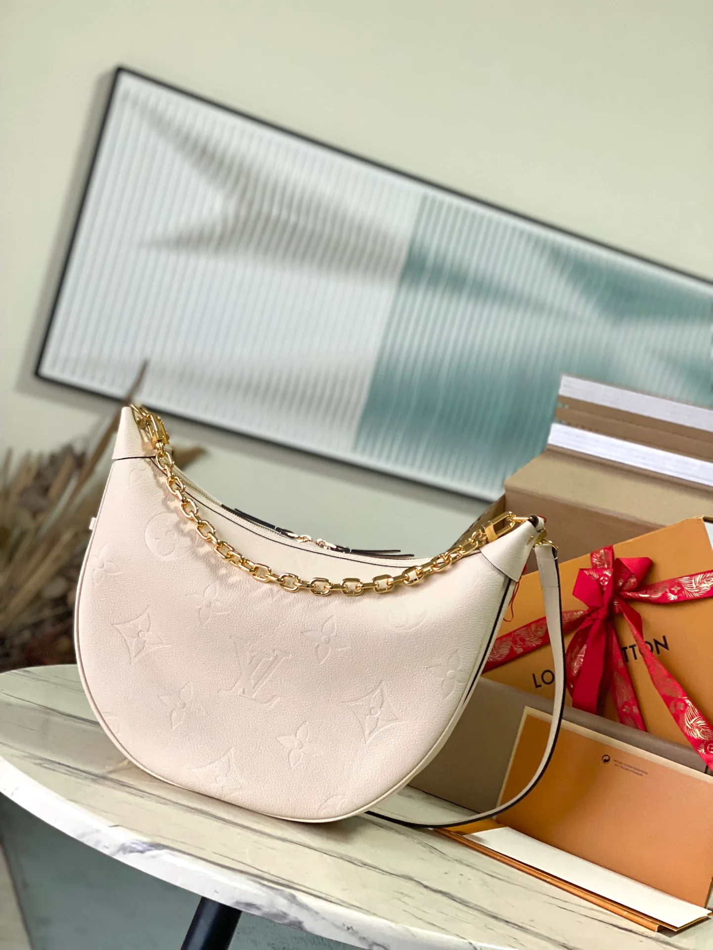 m46739-LV-loop-hobo-large half-moon bag-white