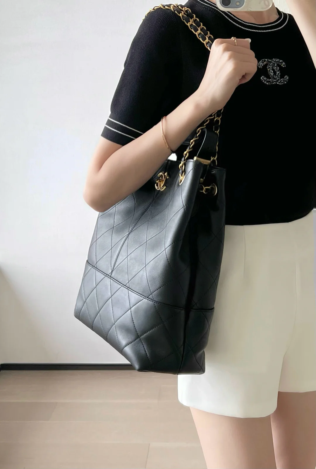 Chanel - ??? - Прямая сумка-шоппер - Телячья кожа - ??? - Черная с золотой фурнитурой