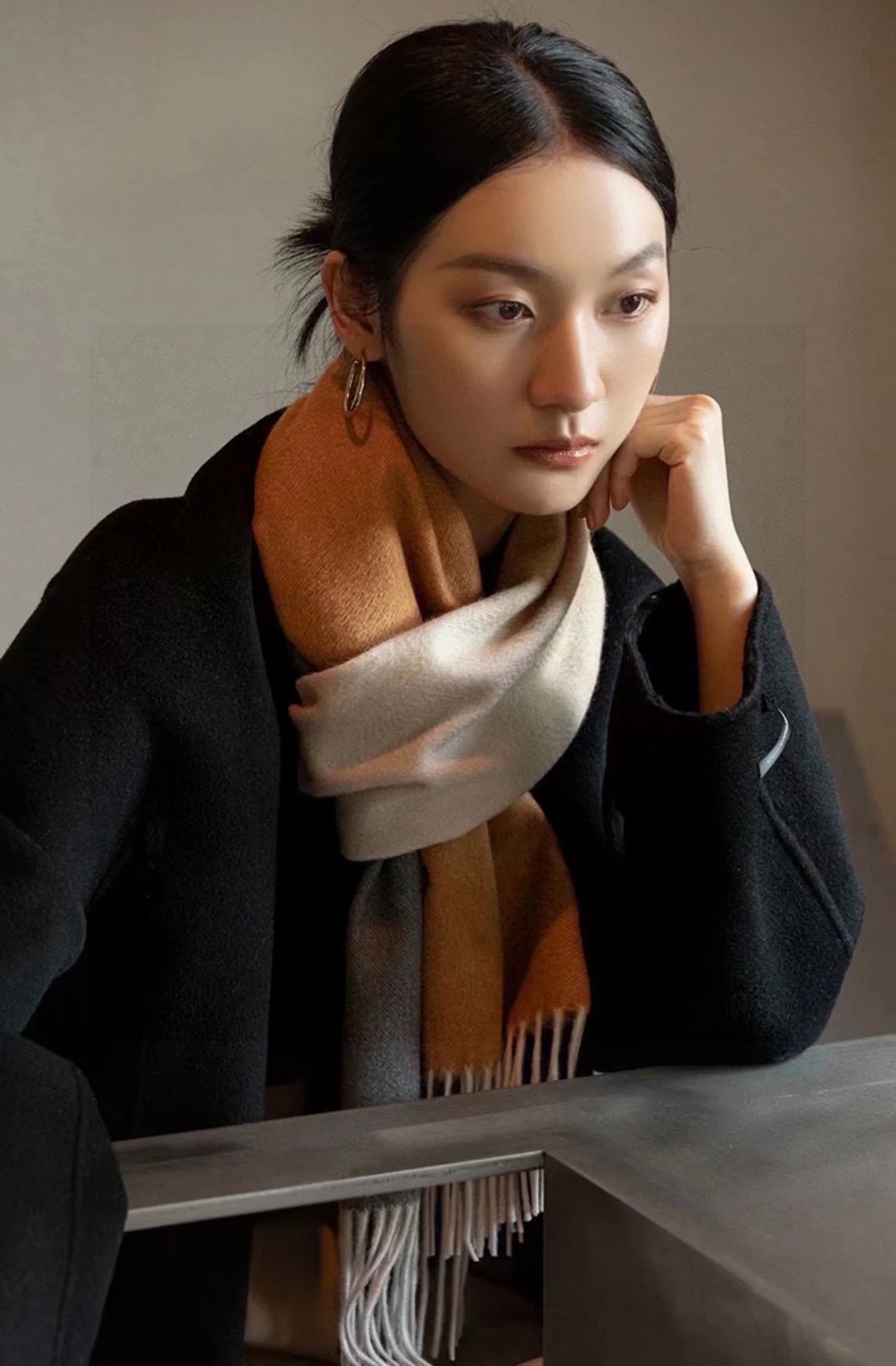 Lolwei - Шарф с кисточками ?Водяная рябь? - Серый