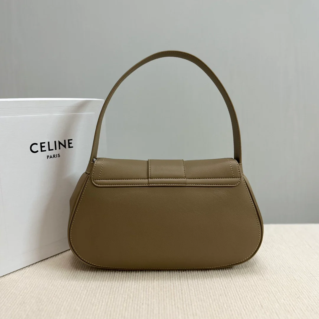 Сумка Celine Polly Bag — абрикосово-коричневая.