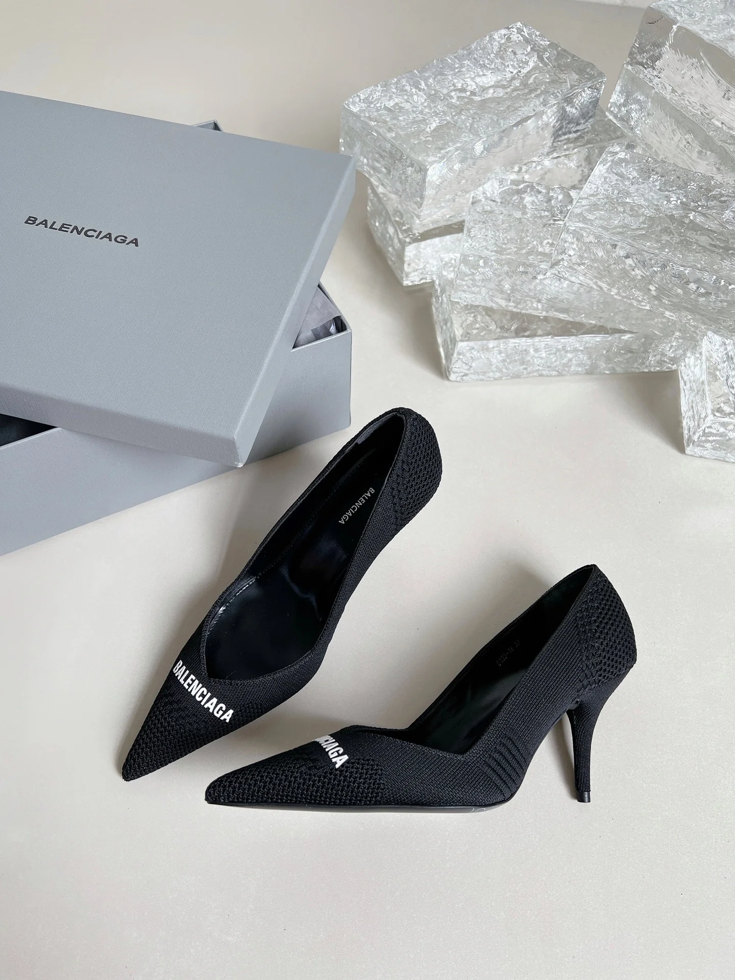 Balenciaga - Туфли-лодочки с острым носком, 2022 год.