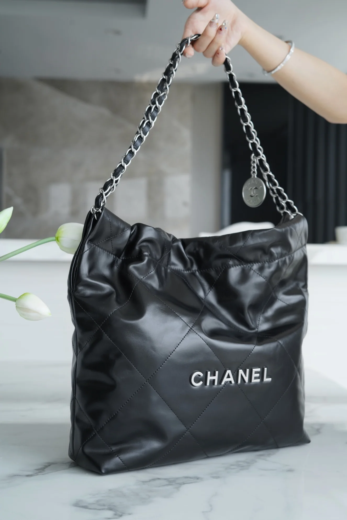 Сумка Chanel 22p 22bag, маленькая, черная, с серебряной пряжкой - 1 шт.