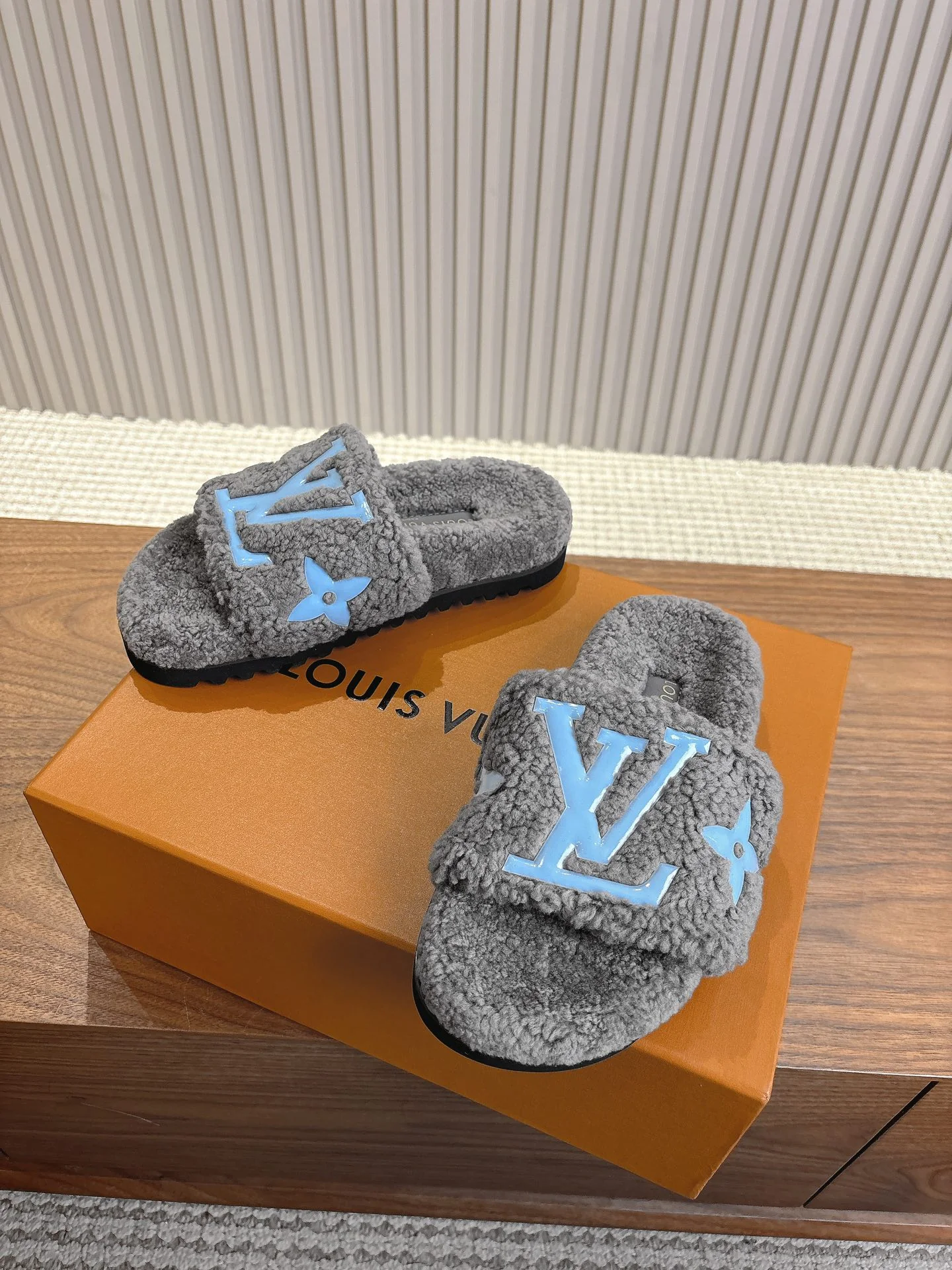 LV-2024 Шерстяные тапочки - Серые