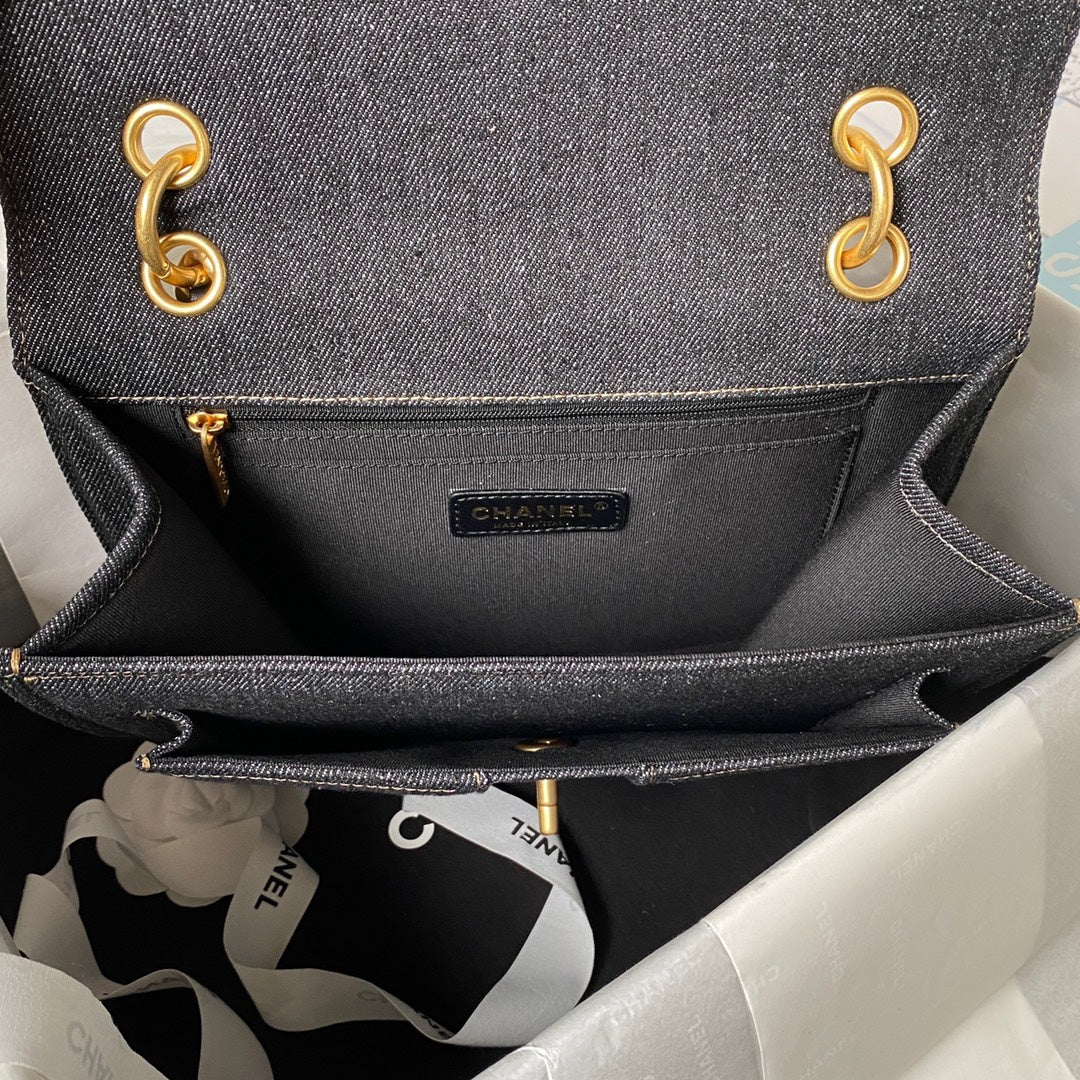 Коллекция Chanel Весна/Лето 2023 - Сумка-клапан 