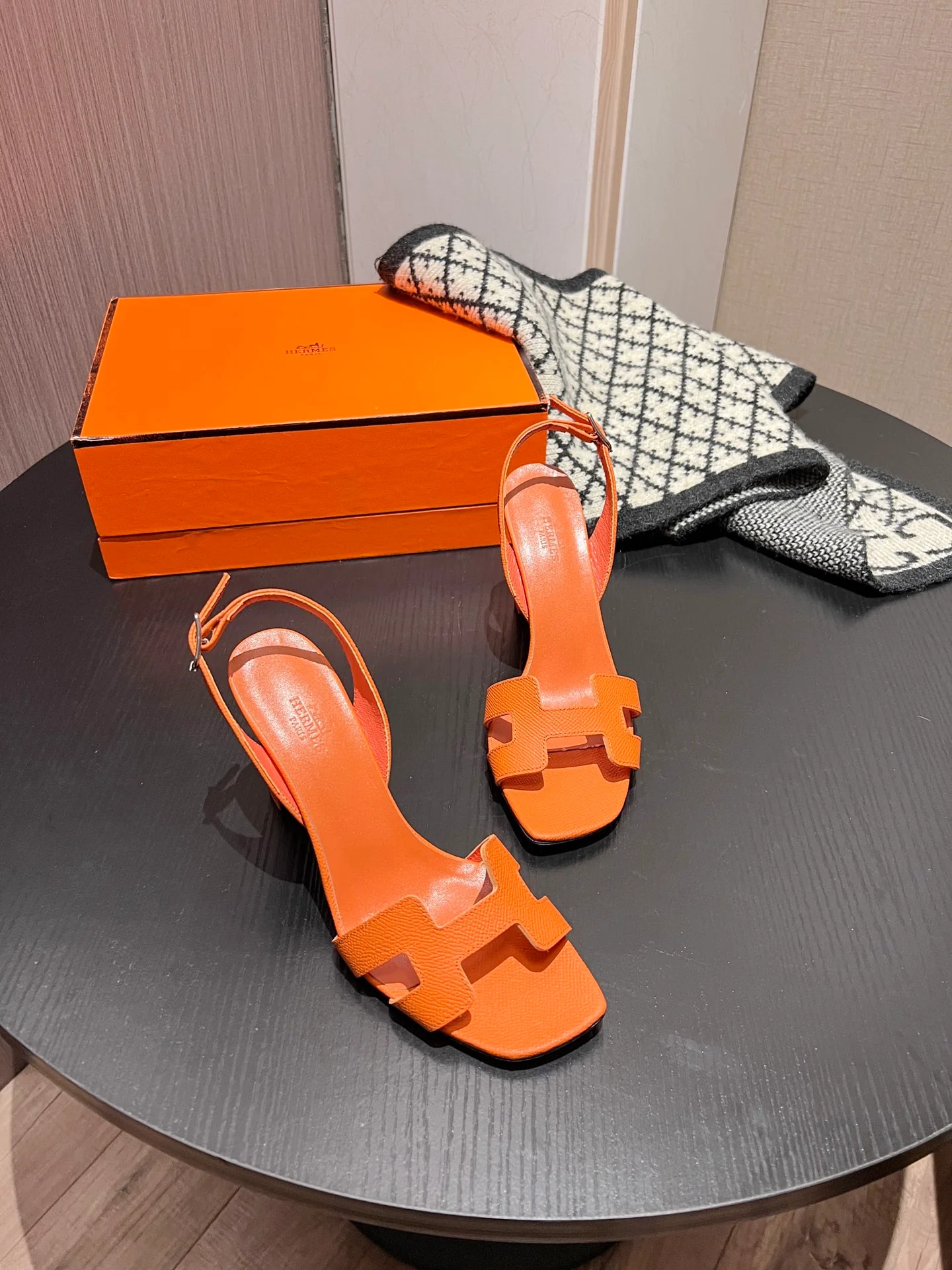 Босоножки на высоком каблуке Hermes - оранжевые