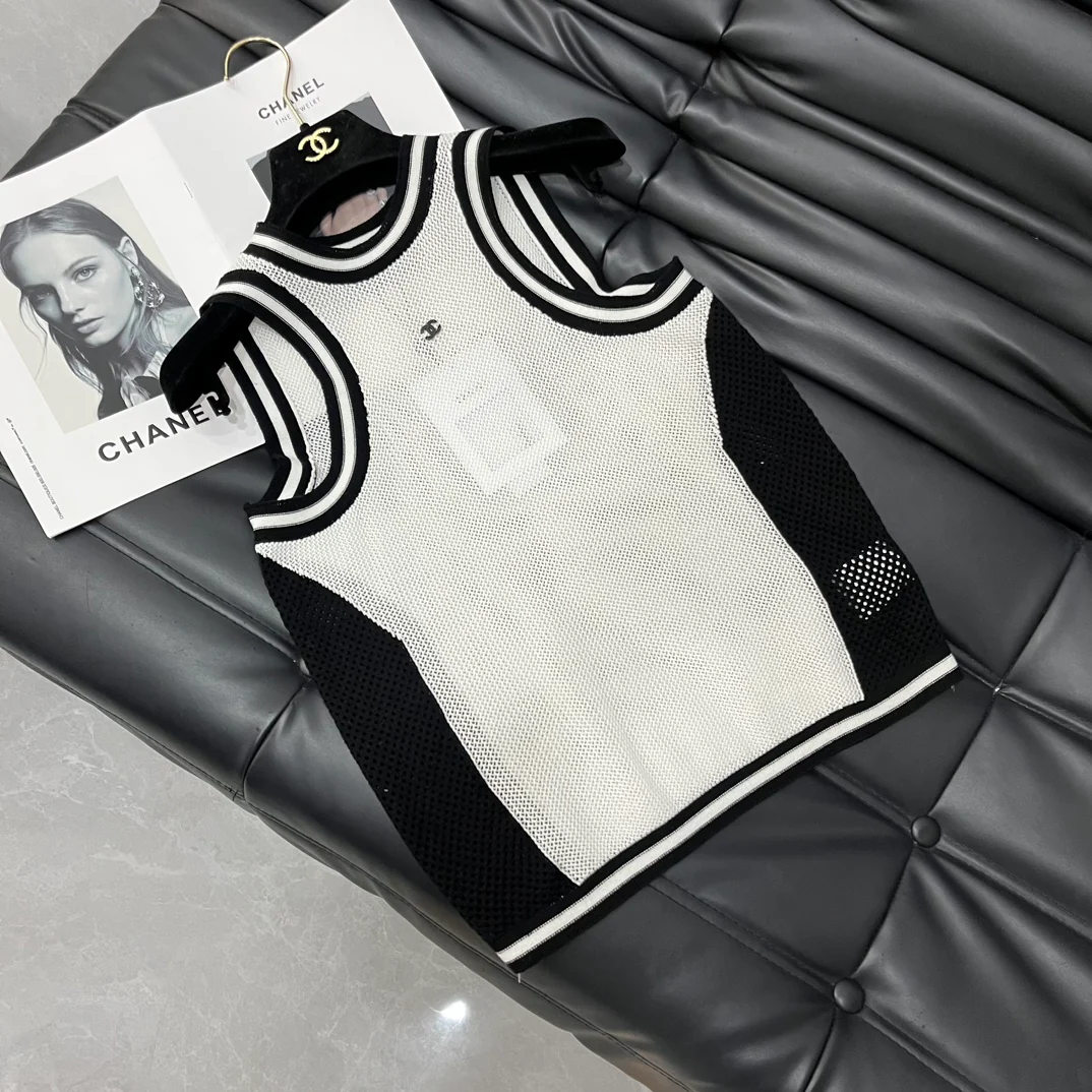 Chanel - 2403-24 Новинка: Жилет с вырезом на плечах - Белый