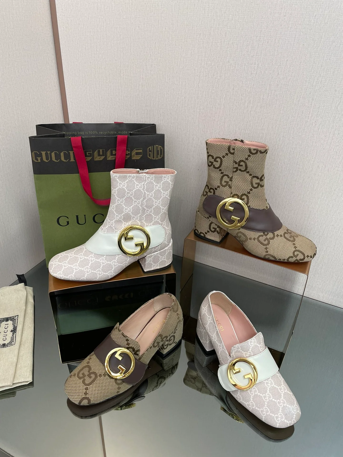 Gucci - Закрытые туфли - Ботильоны - Монограммный узор - Изображение из коллекции