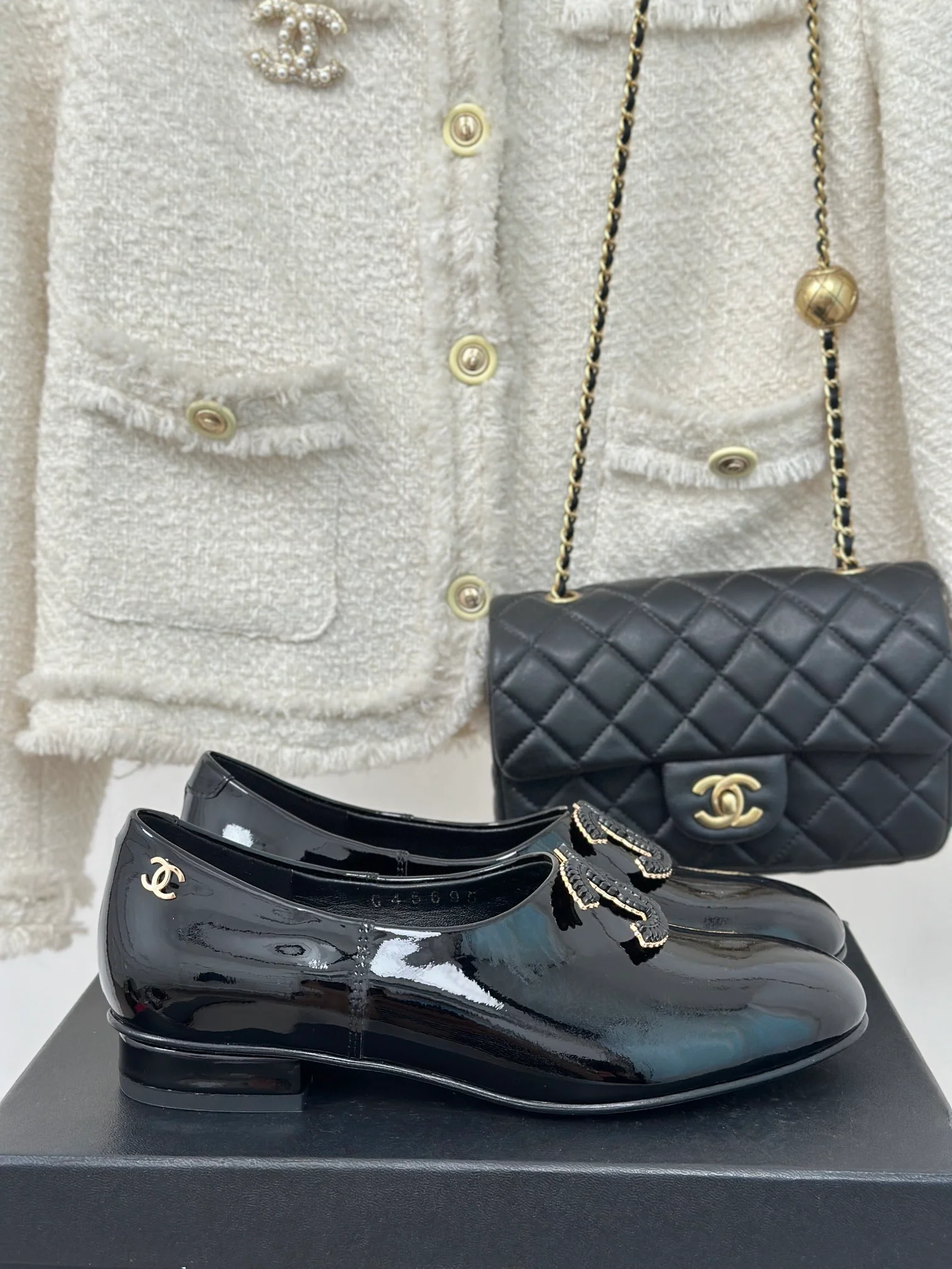 Лоферы Chanel 2025 из лакированной кожи - черные