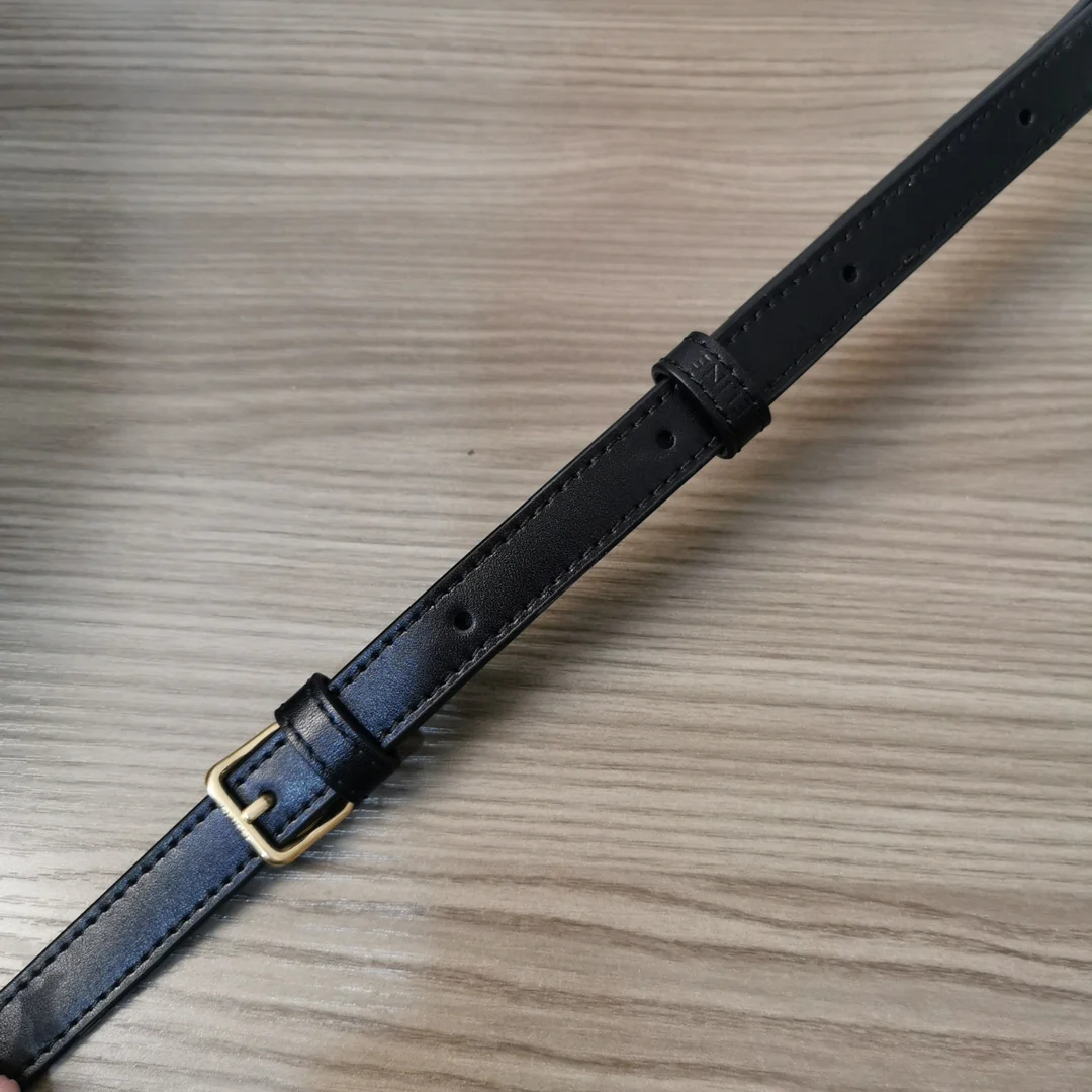 Миниатюрная кожаная сумка Celine Cabas Triomphe с вышивкой.