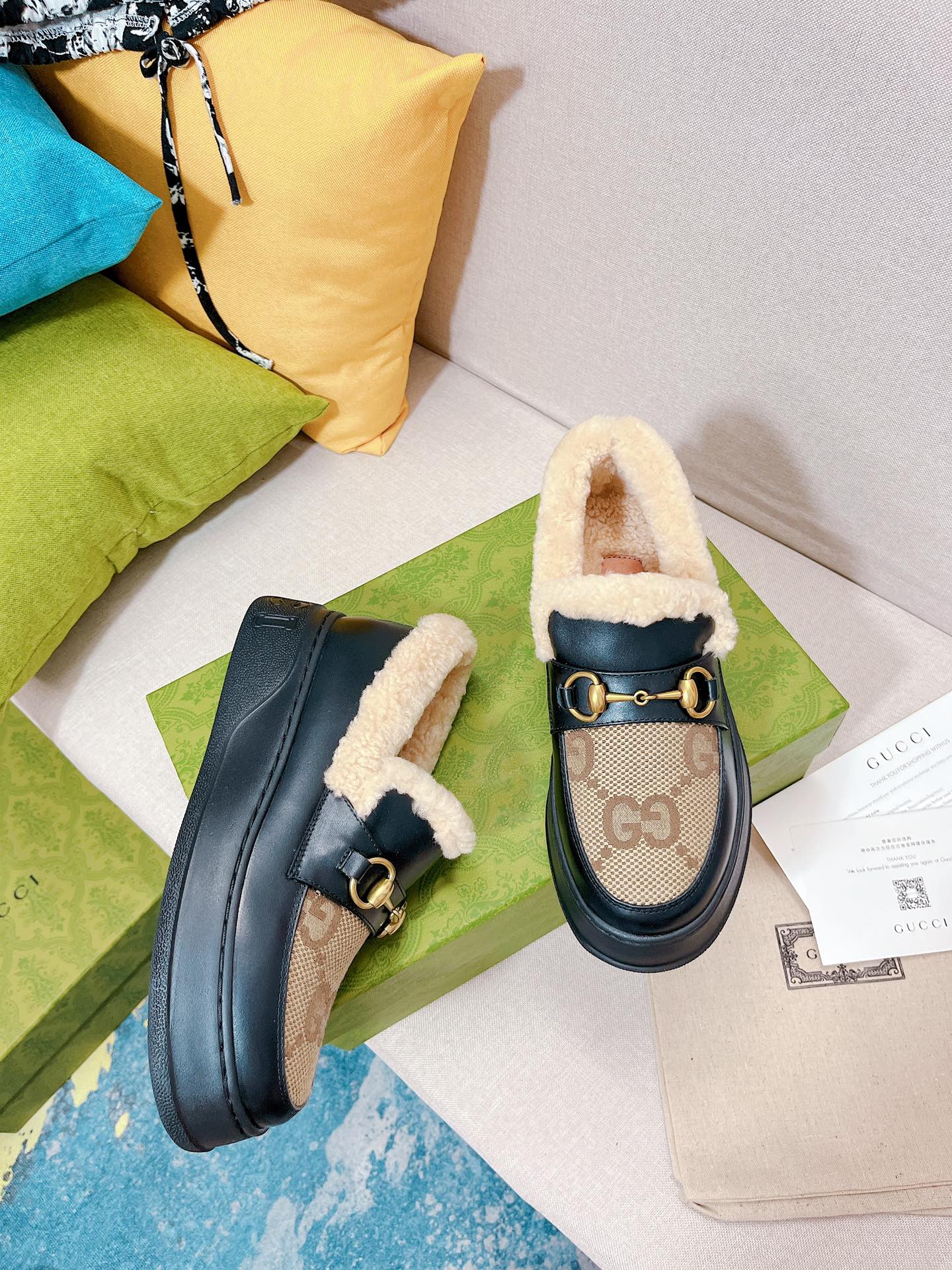 Классические лоферы Gucci с монограммой и пряжкой 