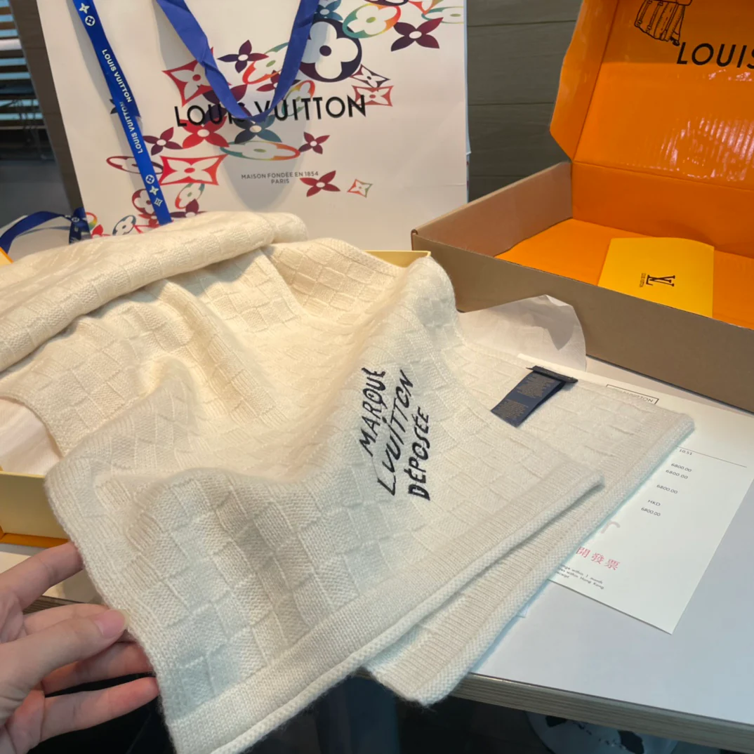 Классический однотонный шарф LV 2024 - белый