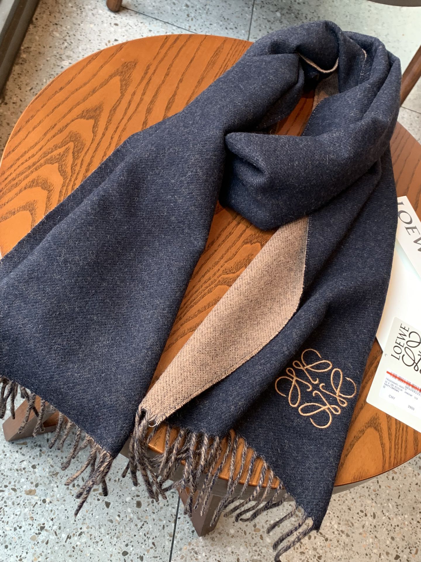 Шарф Lolwei с кисточками, однотонный, 90 г, австралийская шерсть, 10 г, кашемир, черный.