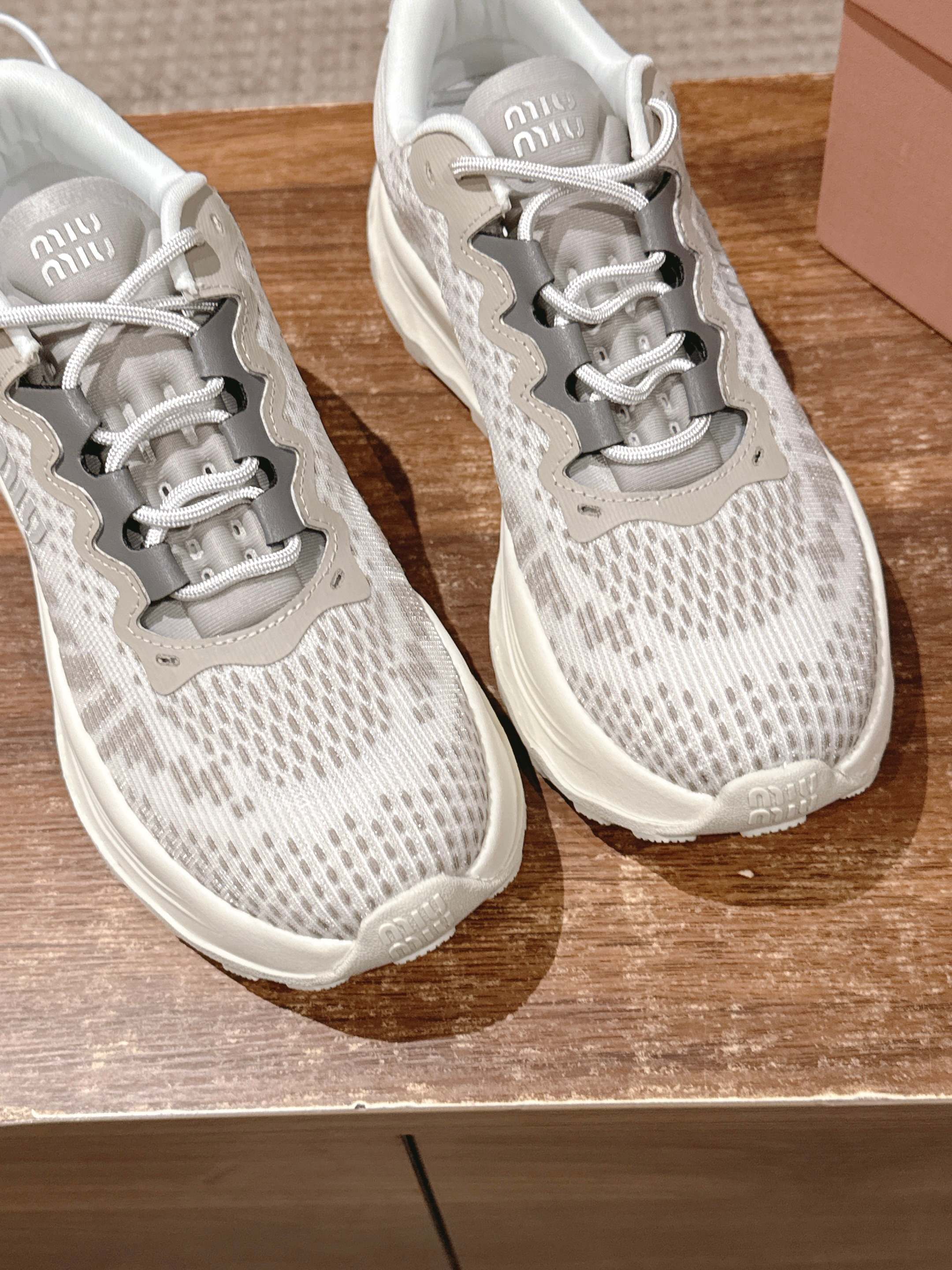 Кроссовки на платформе Miu Miu - серые