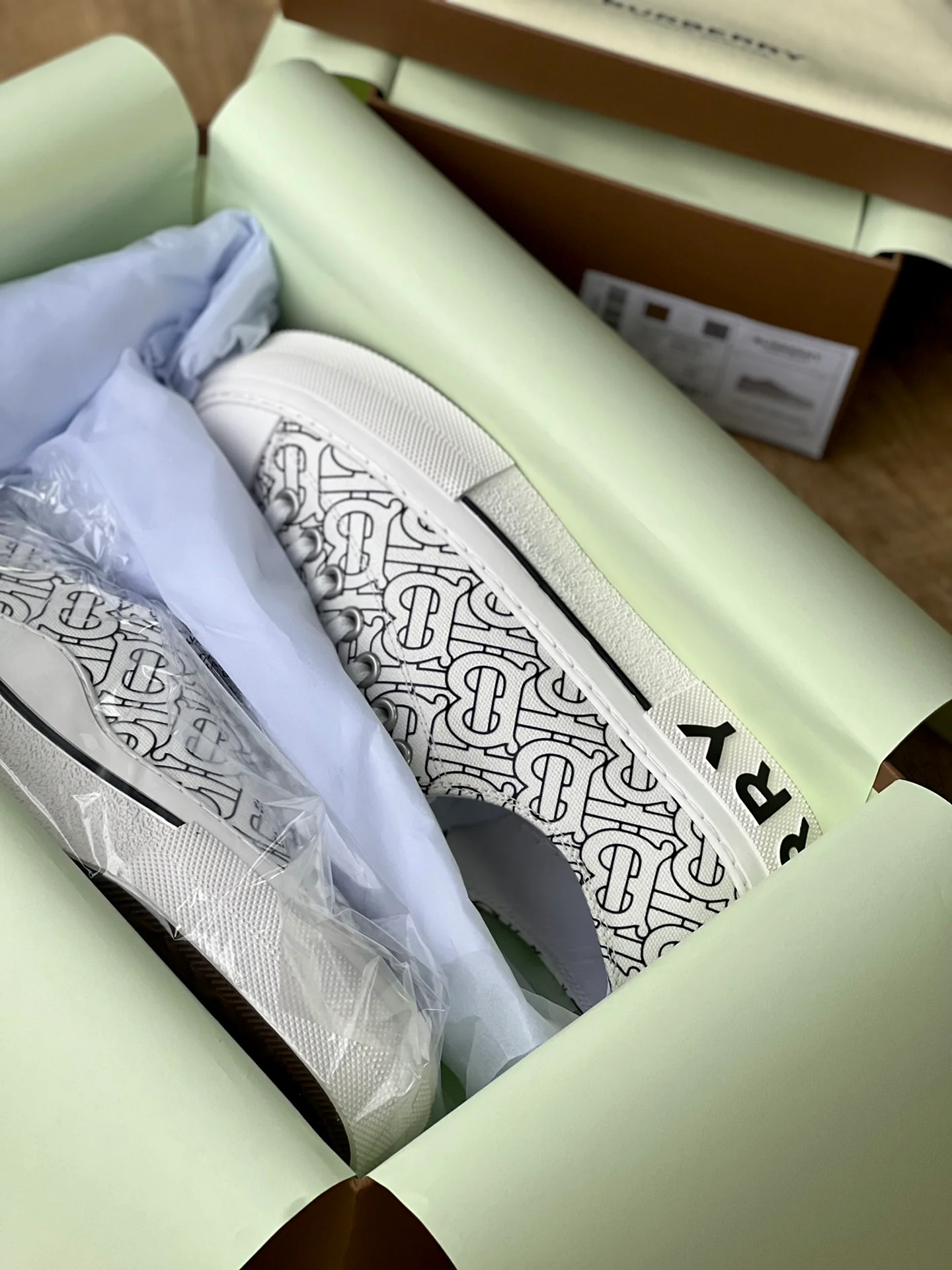 Burberry - Повседневные кроссовки - Парный стиль - Белые (доступны на Taobao)