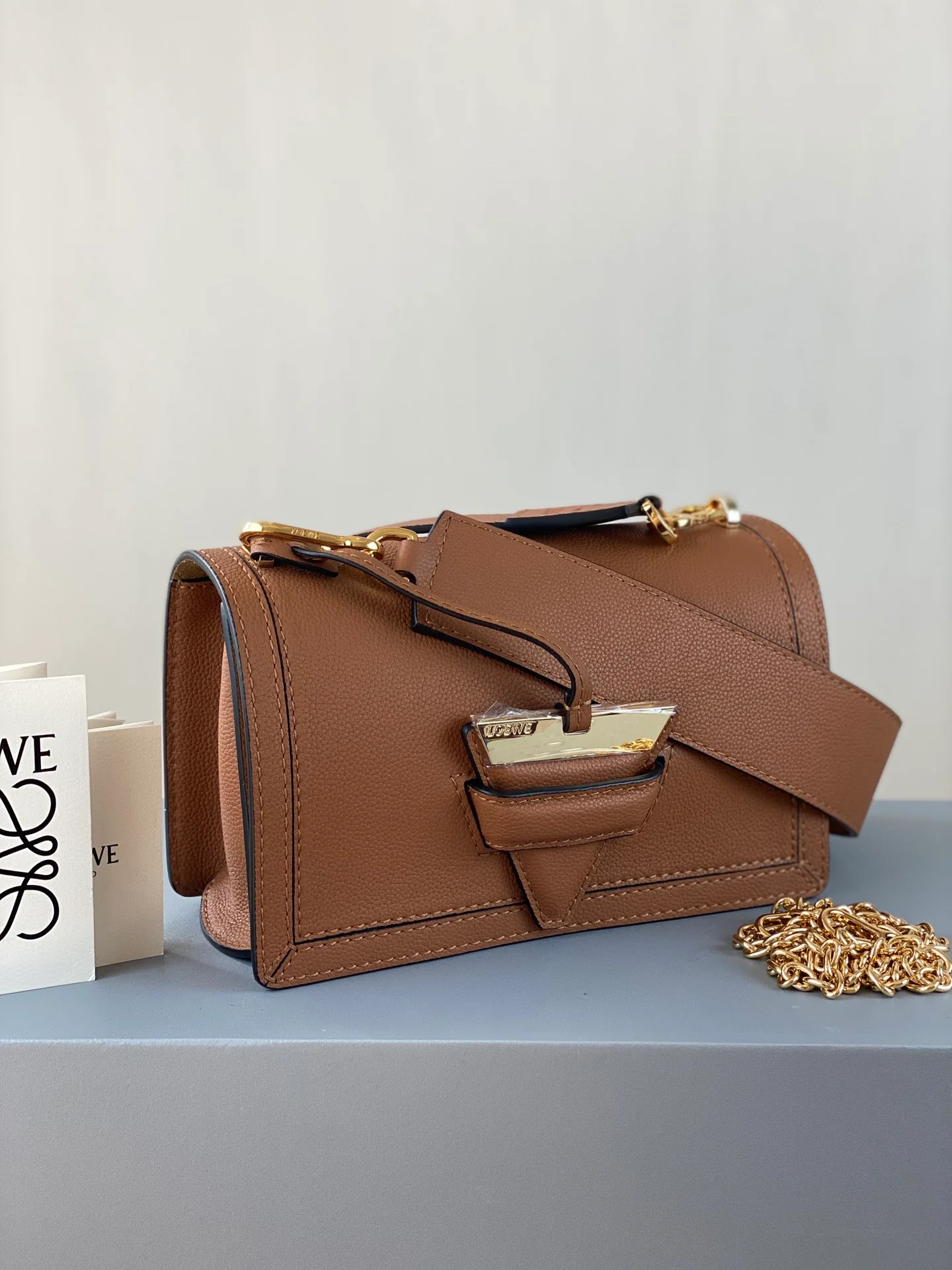 Сумка-треугольник Loewe, новая версия 2020 года - мягкая зернистая кожа - телячья кожа - 1 шт.