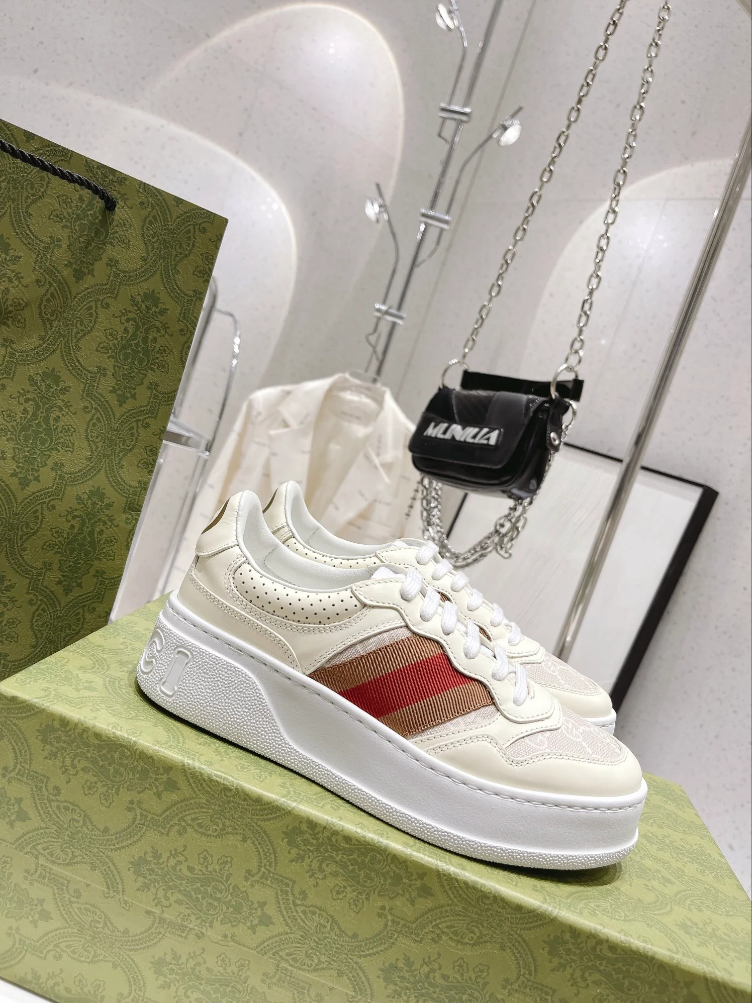 Кроссовки Gucci Chunky B Series на платформе - унисекс - белые