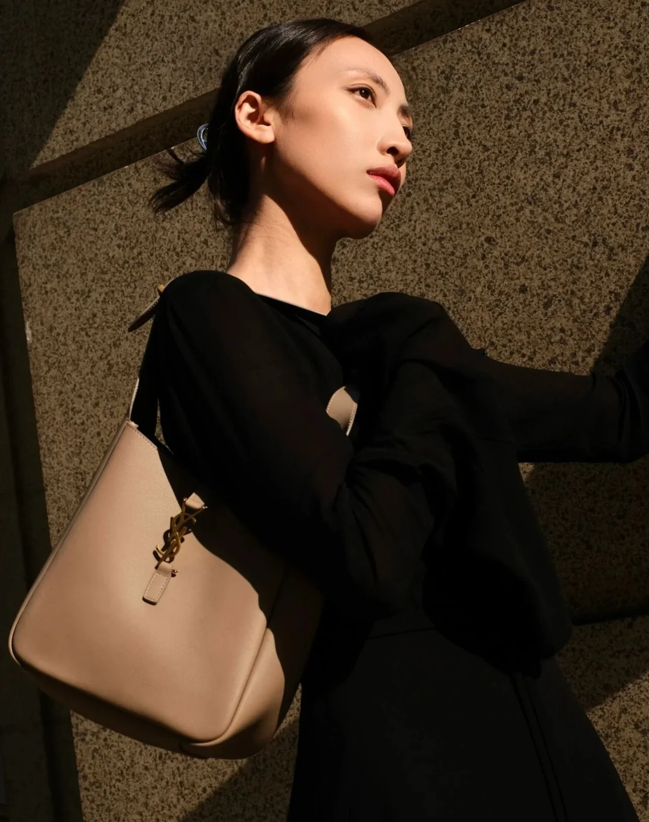 Сумка YSL Le 5 A 7 Soft Hobo Rose Sand - Body Image