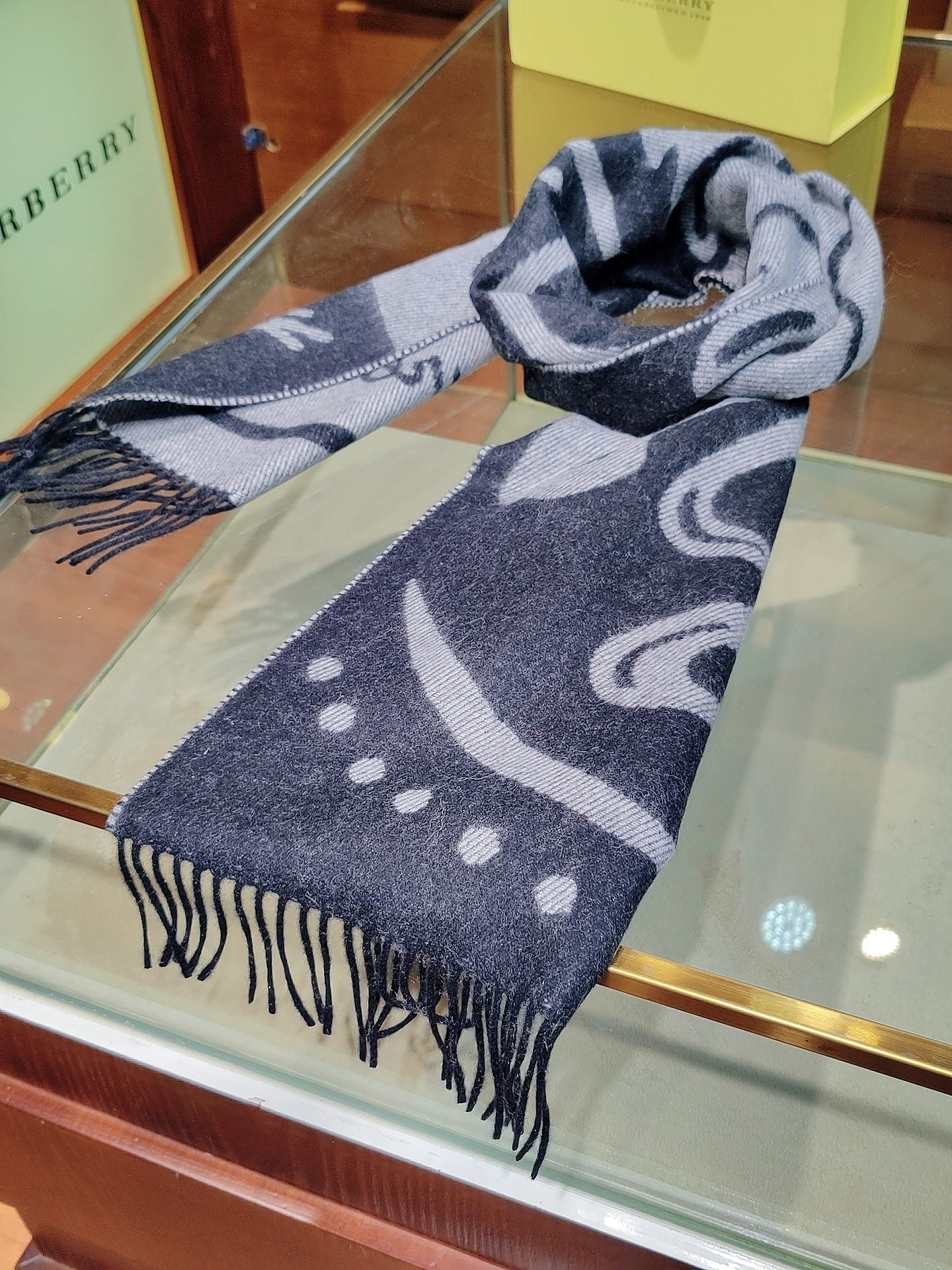 Кашемировый шарф Burberry 2024 года - 168 см - 32 кг