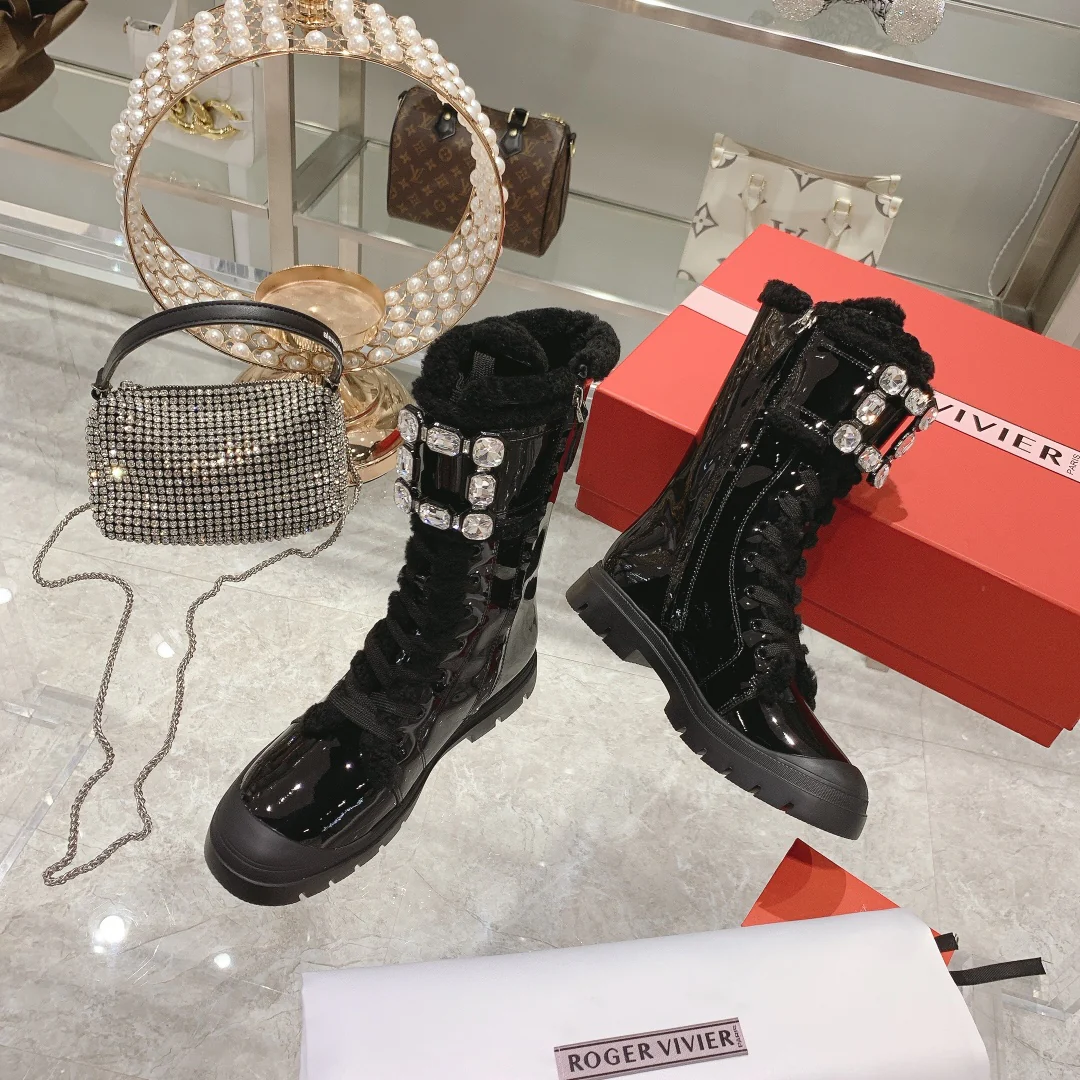 Стриженая шерсть - стразы - кожаные сапоги с пряжками