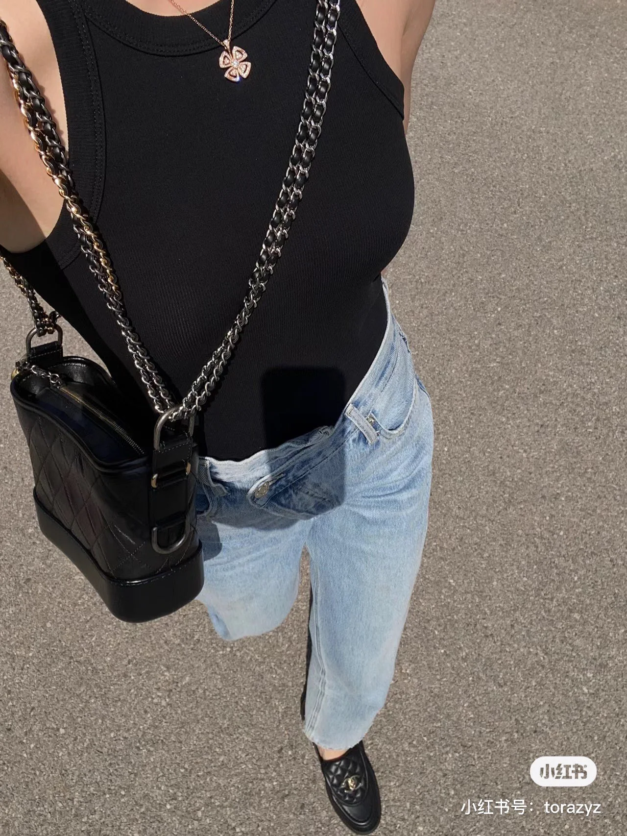 Маленькая сумка-хобо Chanel Garbielle - черная