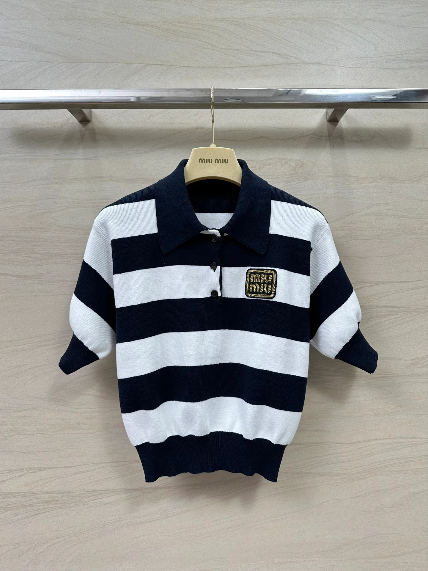 Miu Miu - 2404-24 Новинка ранней весны Классический бестселлер: полосатый вязаный топ