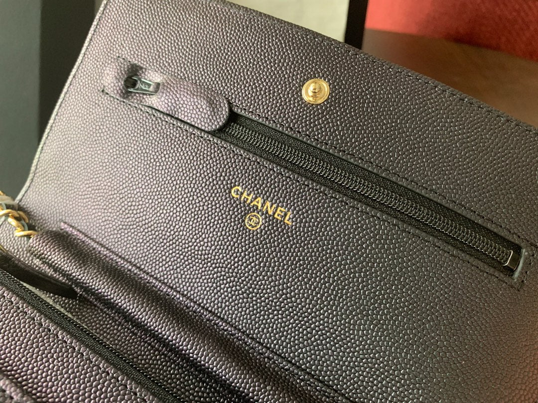 Пряжка Chanel WOC из телячьей кожи с жемчужным узором и эмалью - 2 шт.